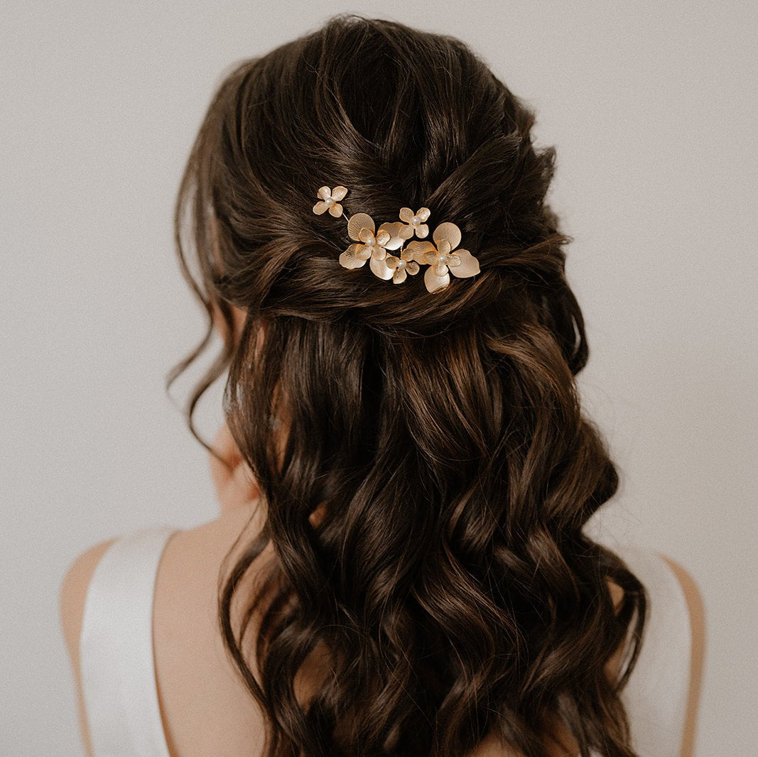 Vika | Haarschmuck Hochzeit, Haarnadeln mit Blüten und Perlen