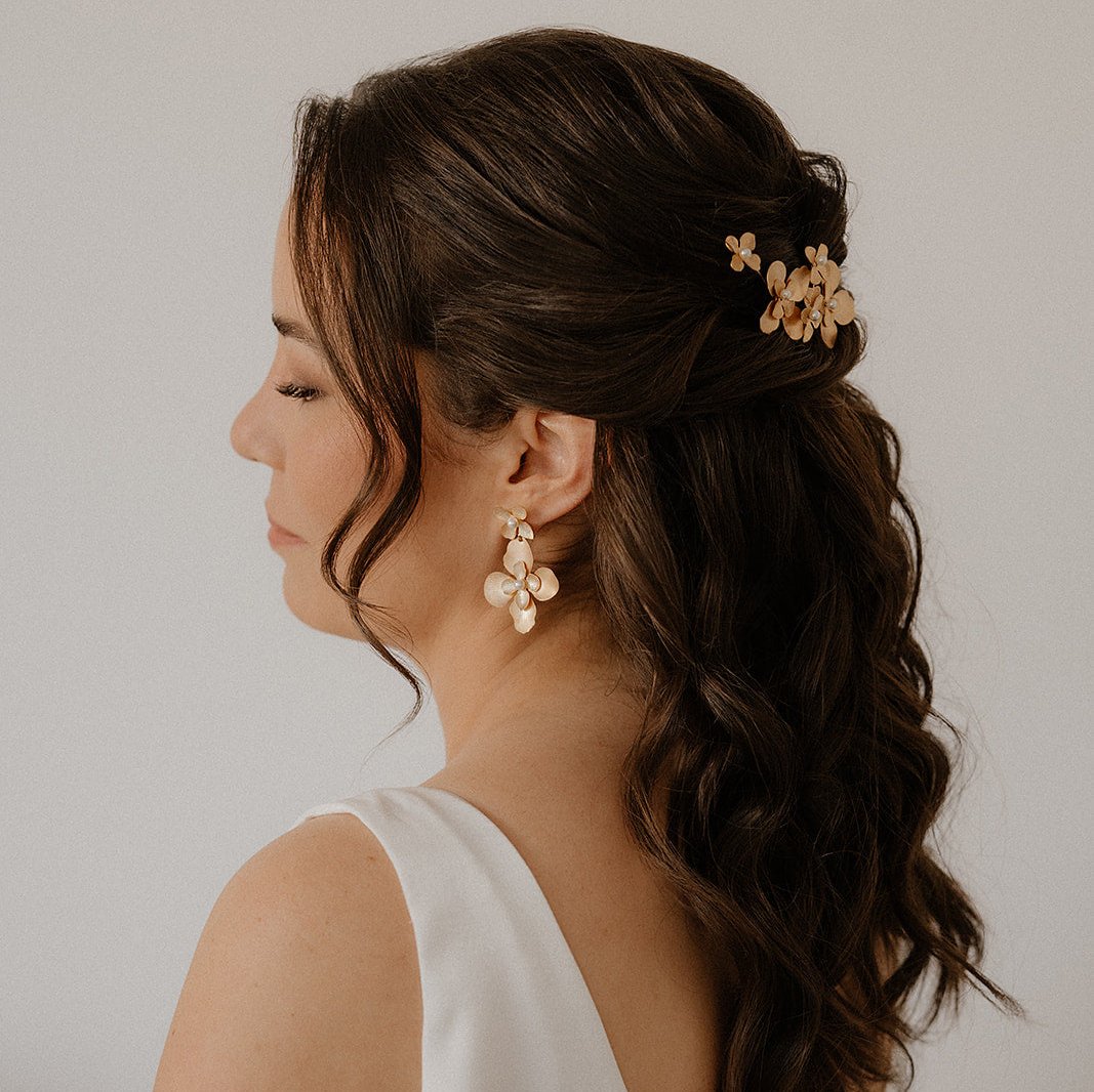 Vika | Haarschmuck Hochzeit, Haarnadeln mit Blüten und Perlen