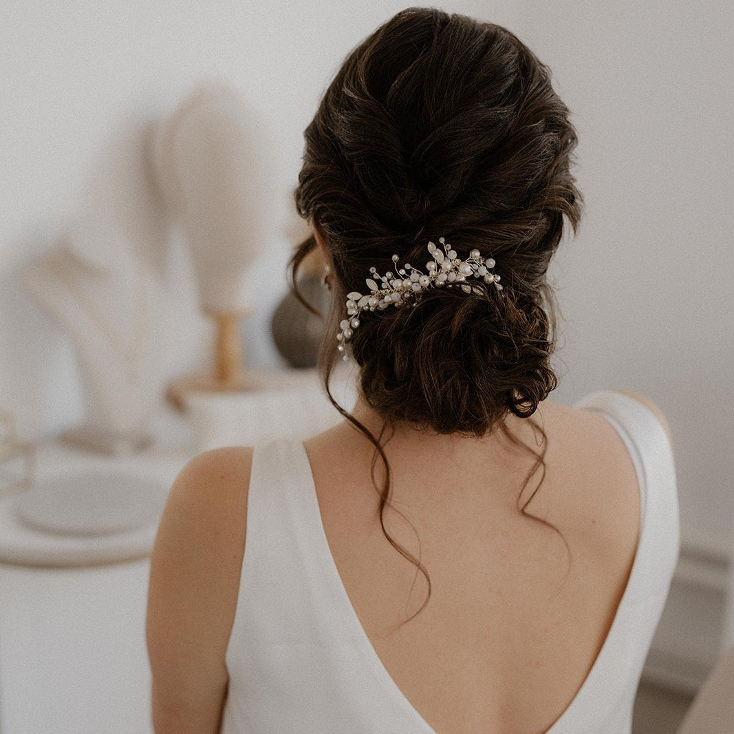 Brauthaarkamm mit Perlen und Kristallen Kris in der Farbe Silber