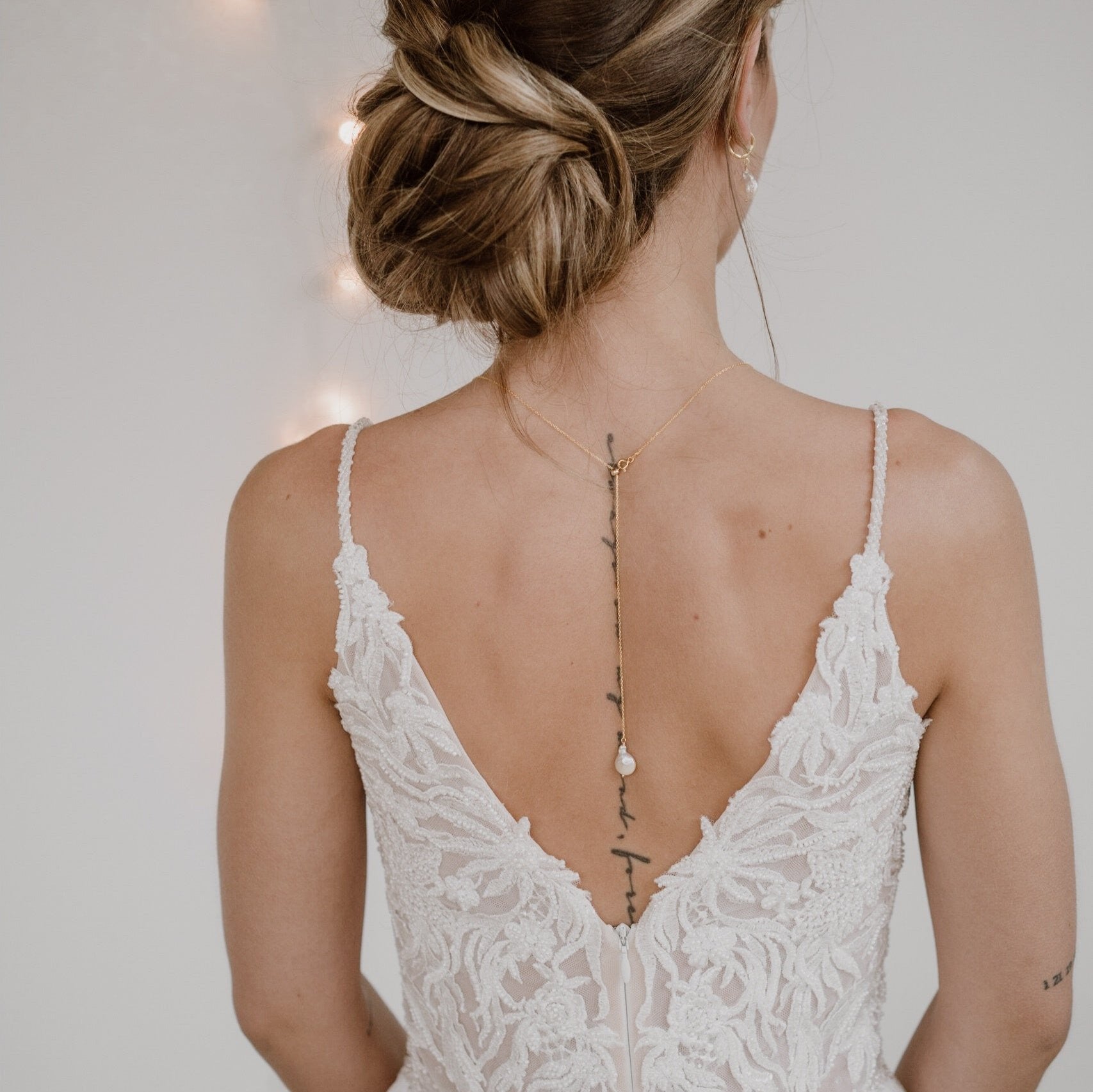 Clara Halskette mit Rückenkette Brauthalskette mit Perle, Y-Kette in der Farbe Gold, 21312