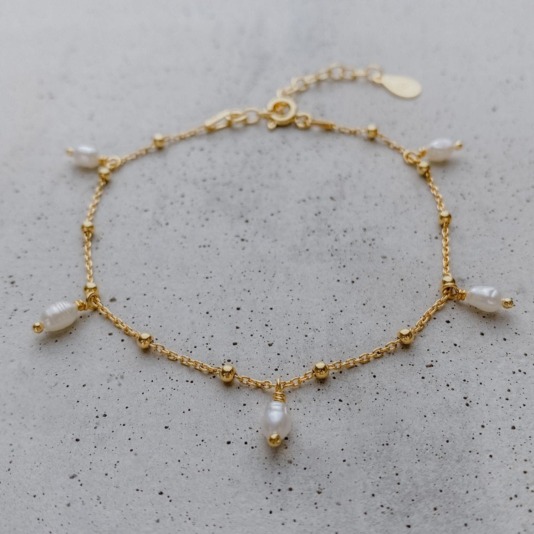 Kaya Brautarmband mit Süßwasserperlen in der Farbe Gold