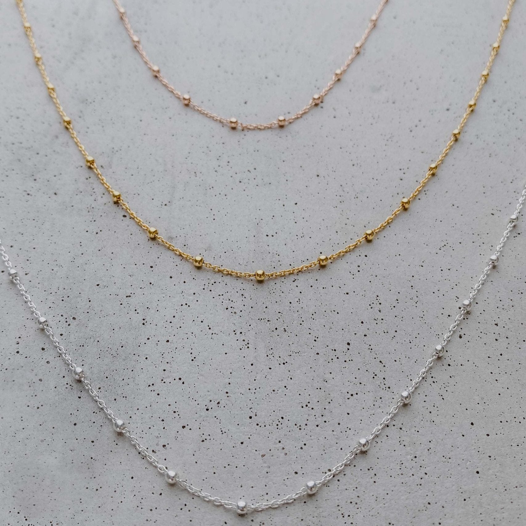 Halskette Hochzeit mit Kugeln Kaya in der Farbe Gold