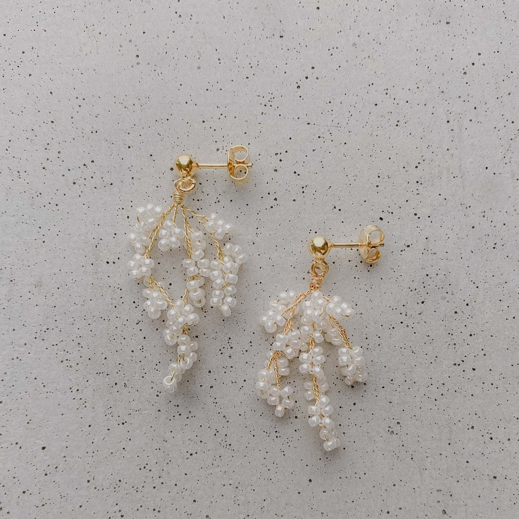 Belina Ohrringe Hochzeit mit kleinen Perlen in der Farbe Gold, 21159
