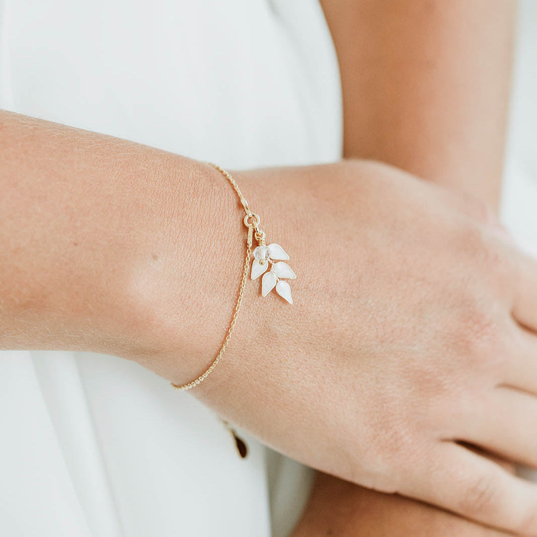 Lana | Brautarmband mit Blatt dezent