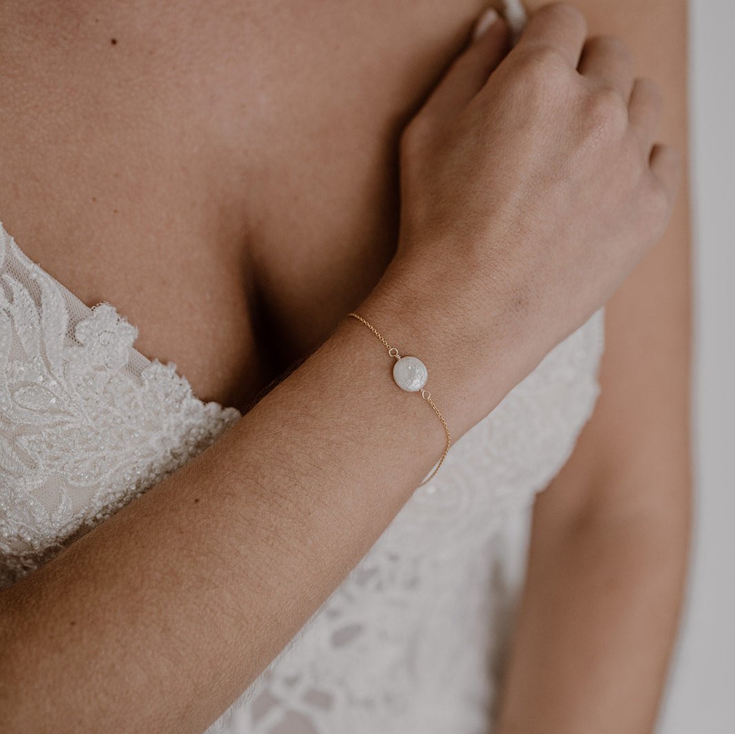 Clara Armband Hochzeit mit Coin und Süßwasserperle in der Farbe Gold