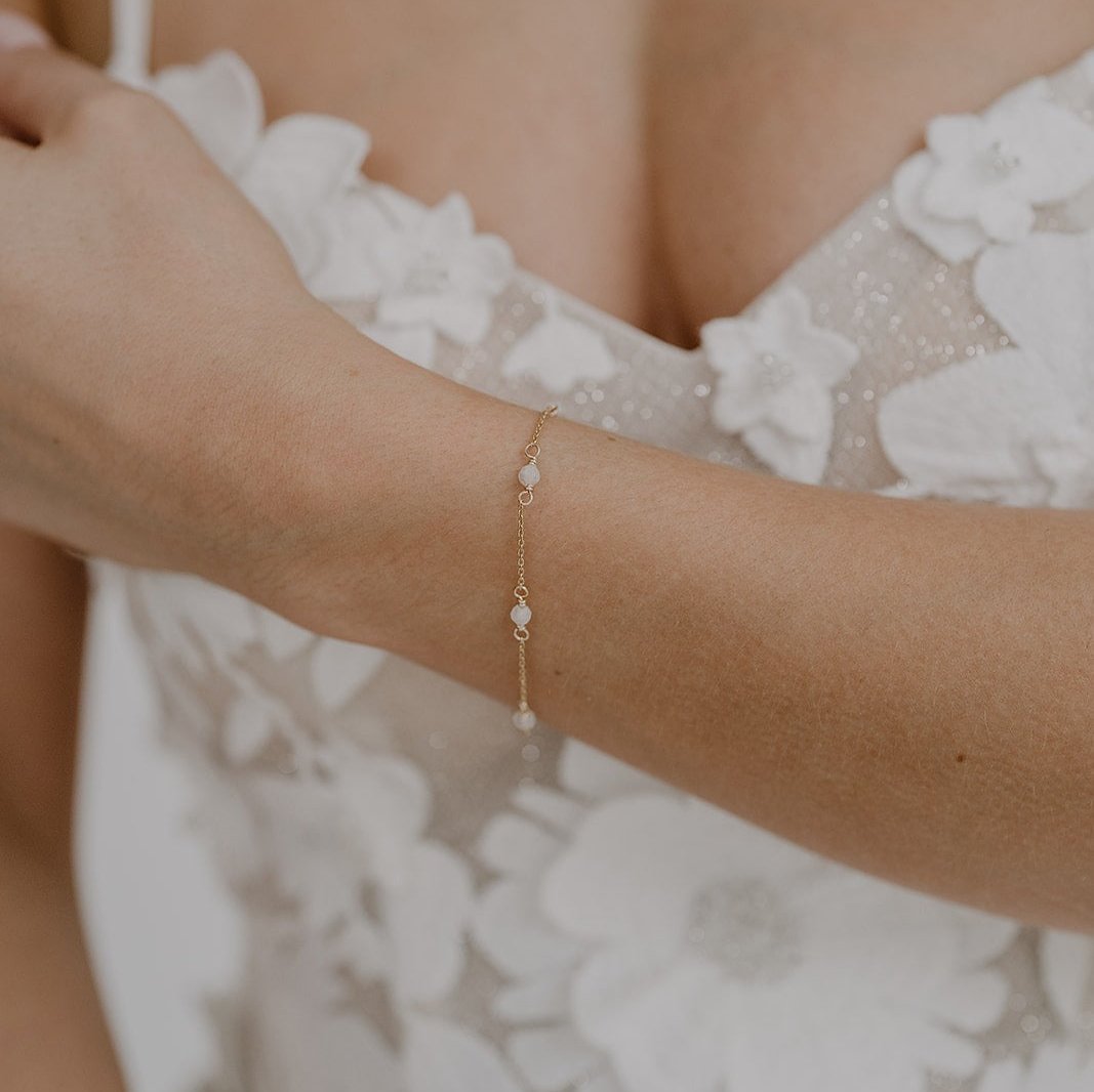 Luna Brautarmband mit Mondsteinen in der Farbe Gold