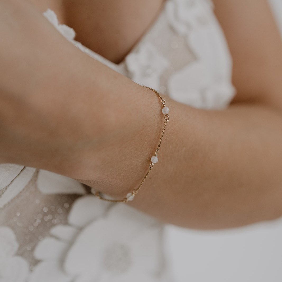 Luna Brautarmband mit Mondsteinen in der Farbe Gold