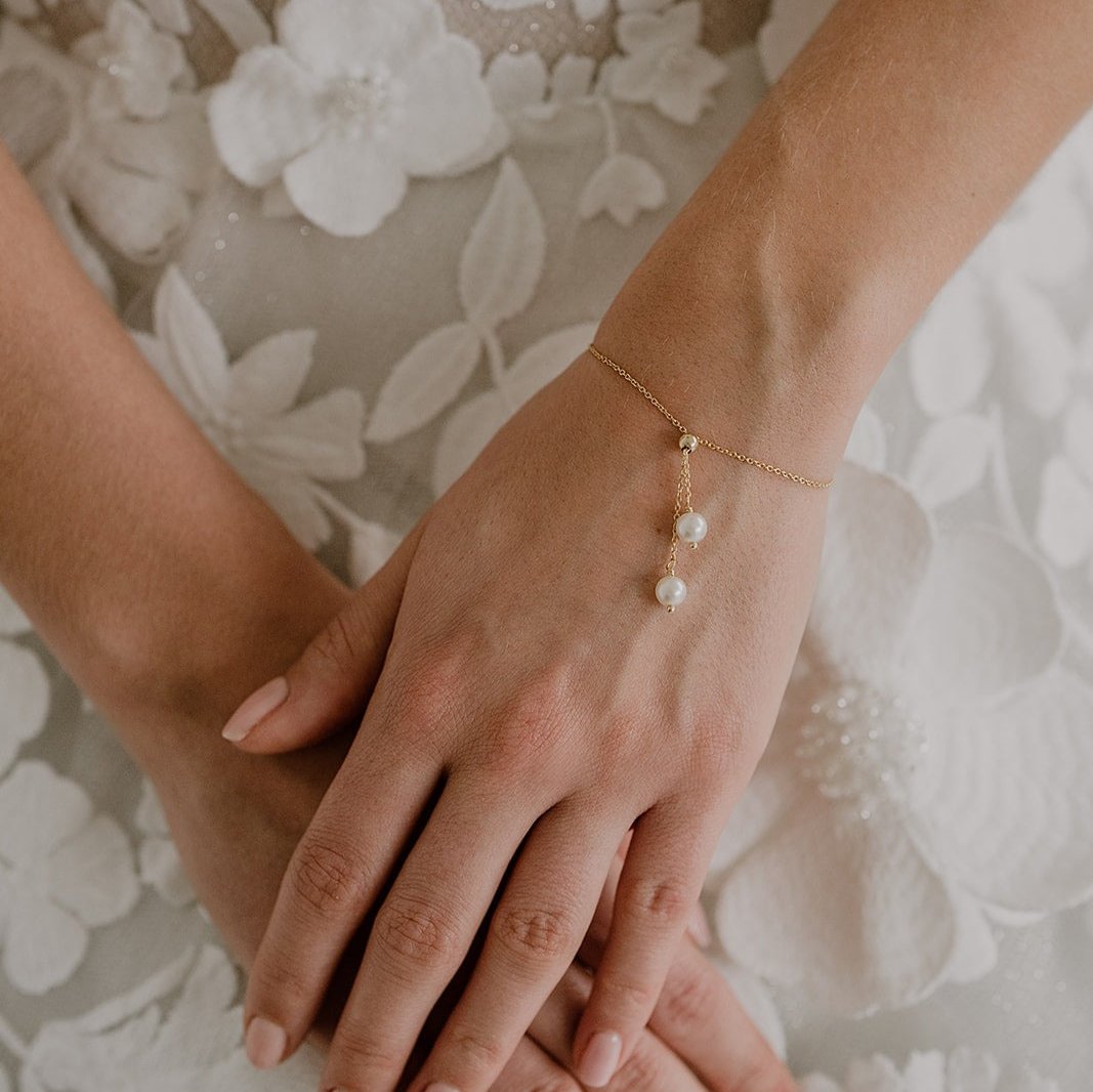Valeria Armband Hochzeit mit Perlenanhänger verstellbar in der Farbe Gold