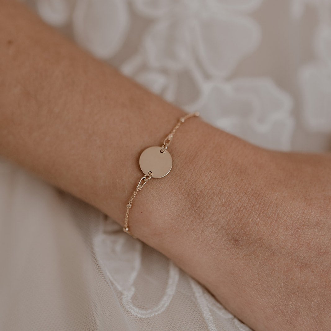 Gravur Kugelarmband | Brautarmband personalisiert mit runder Platte