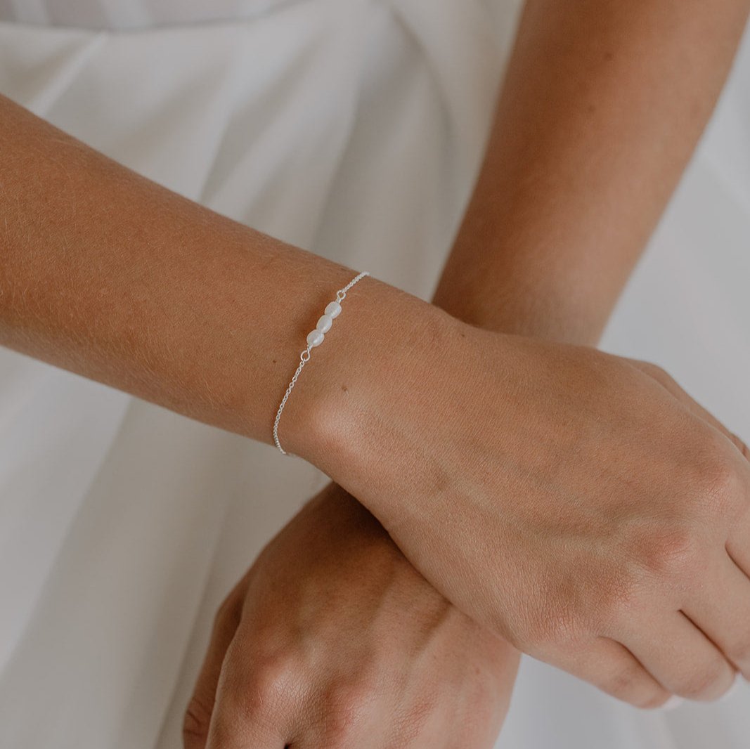 Brautarmband Amelie mit Süßwasserperlen in der Farbe Silber, 23100