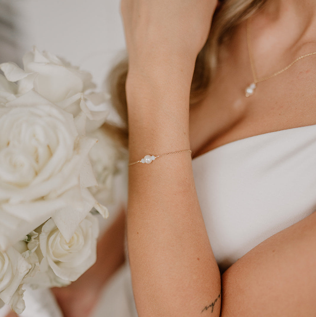 Ari | Brautarmband mit Perlen dezent