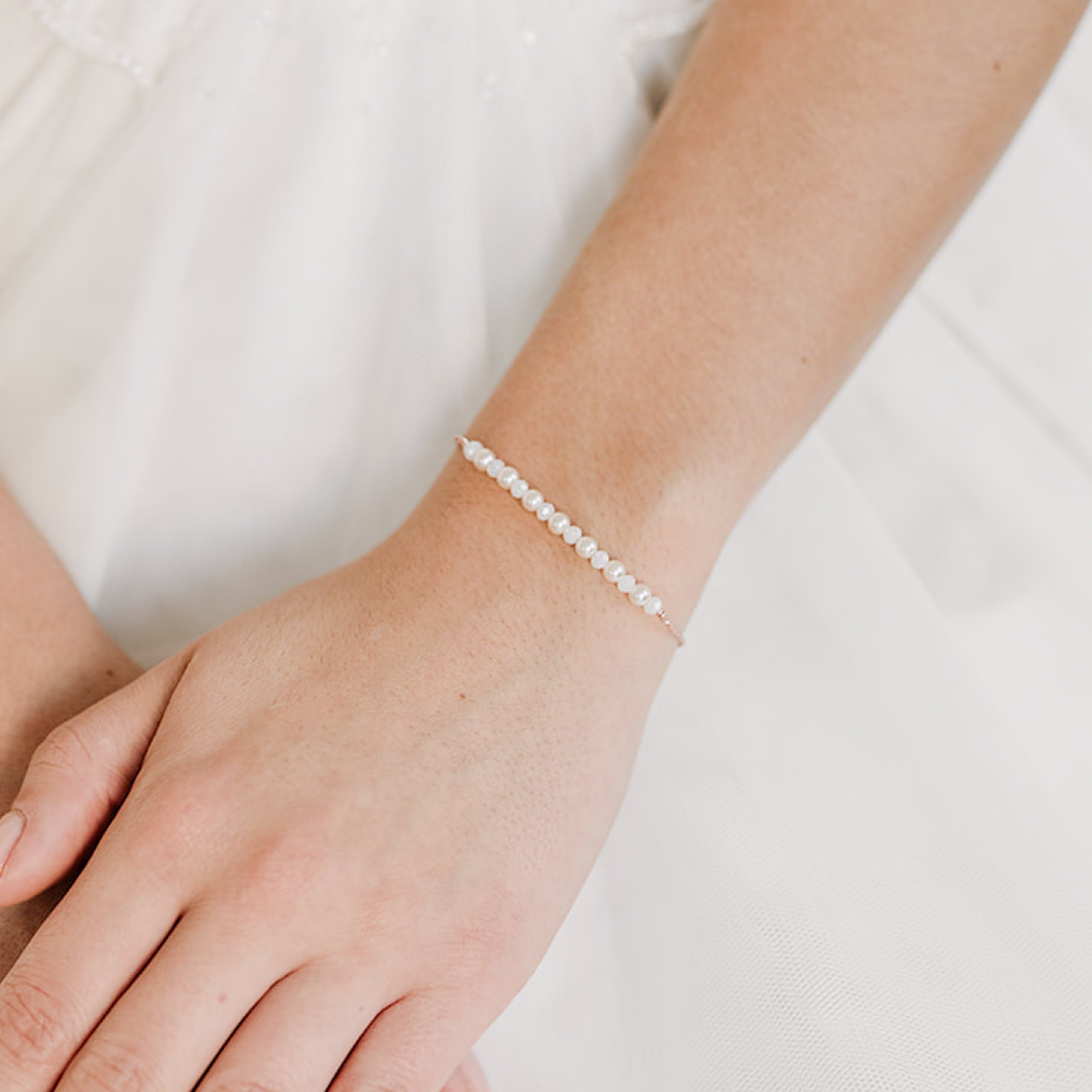 Mila | Armband Hochzeit mit Perlen dezent