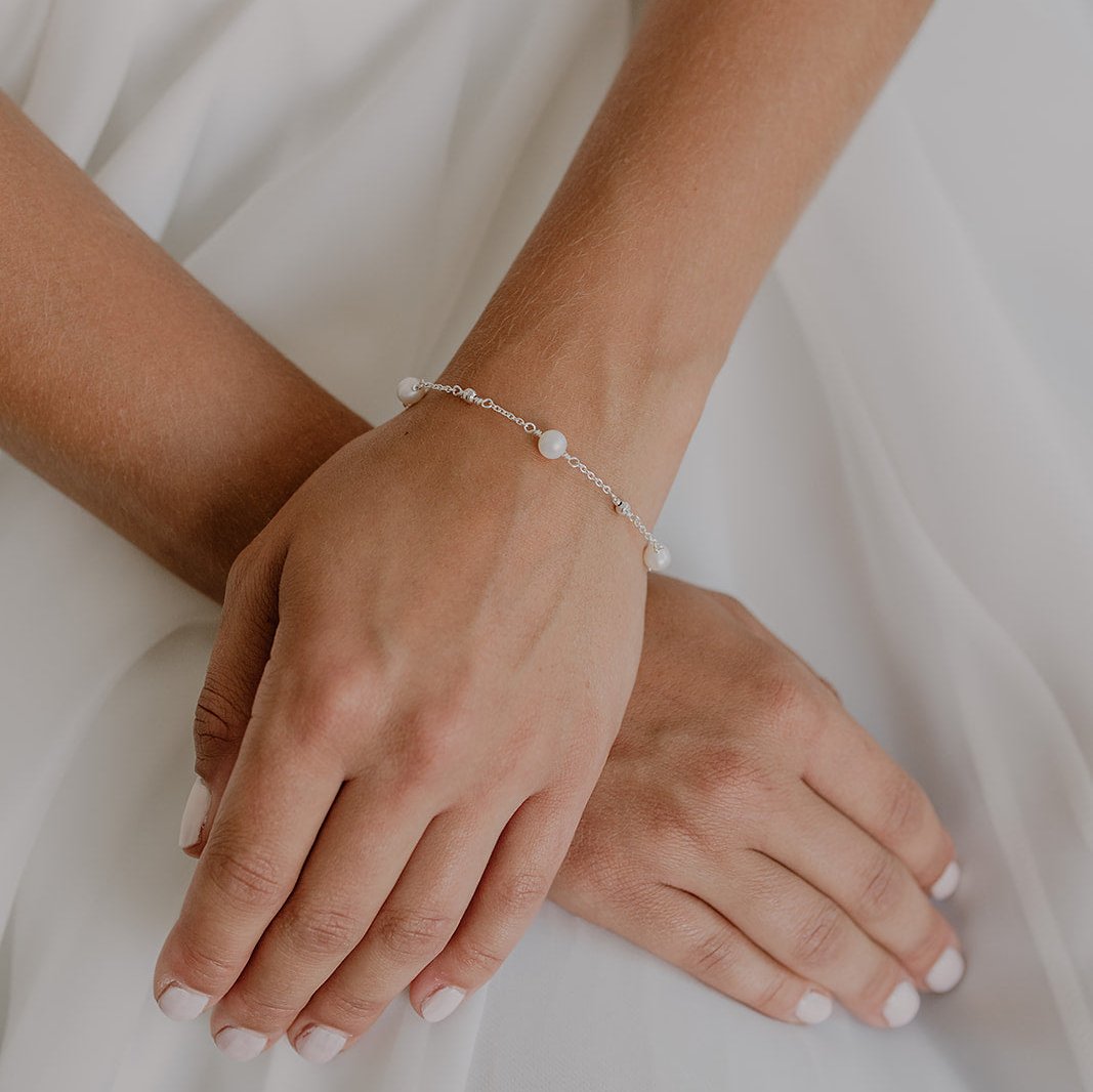 Valli Brautarmband mit Perlen und Süßwasserperlen in der Farbe Silber