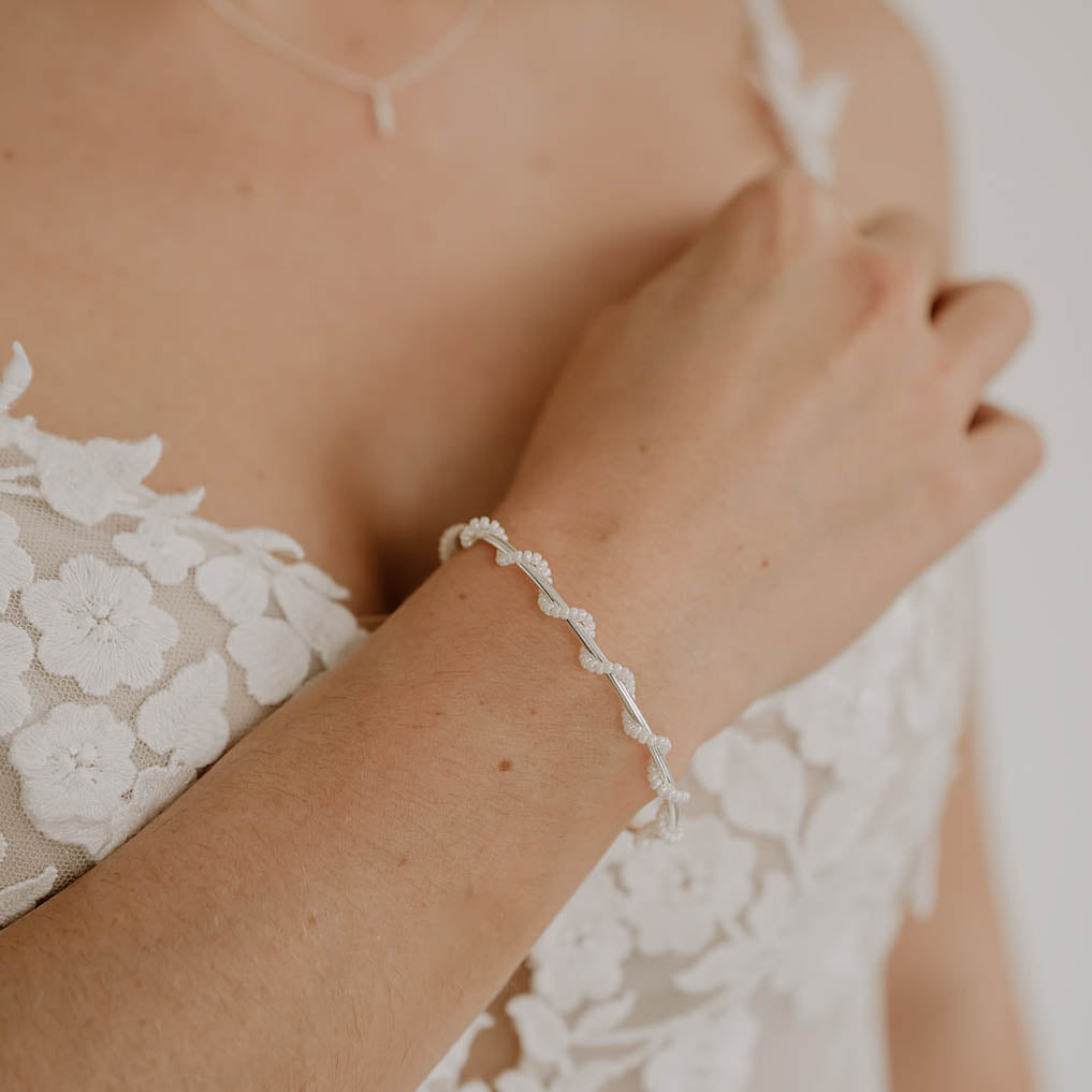 Belina | Armreif Hochzeit mit kleinen Perlen - Bangle