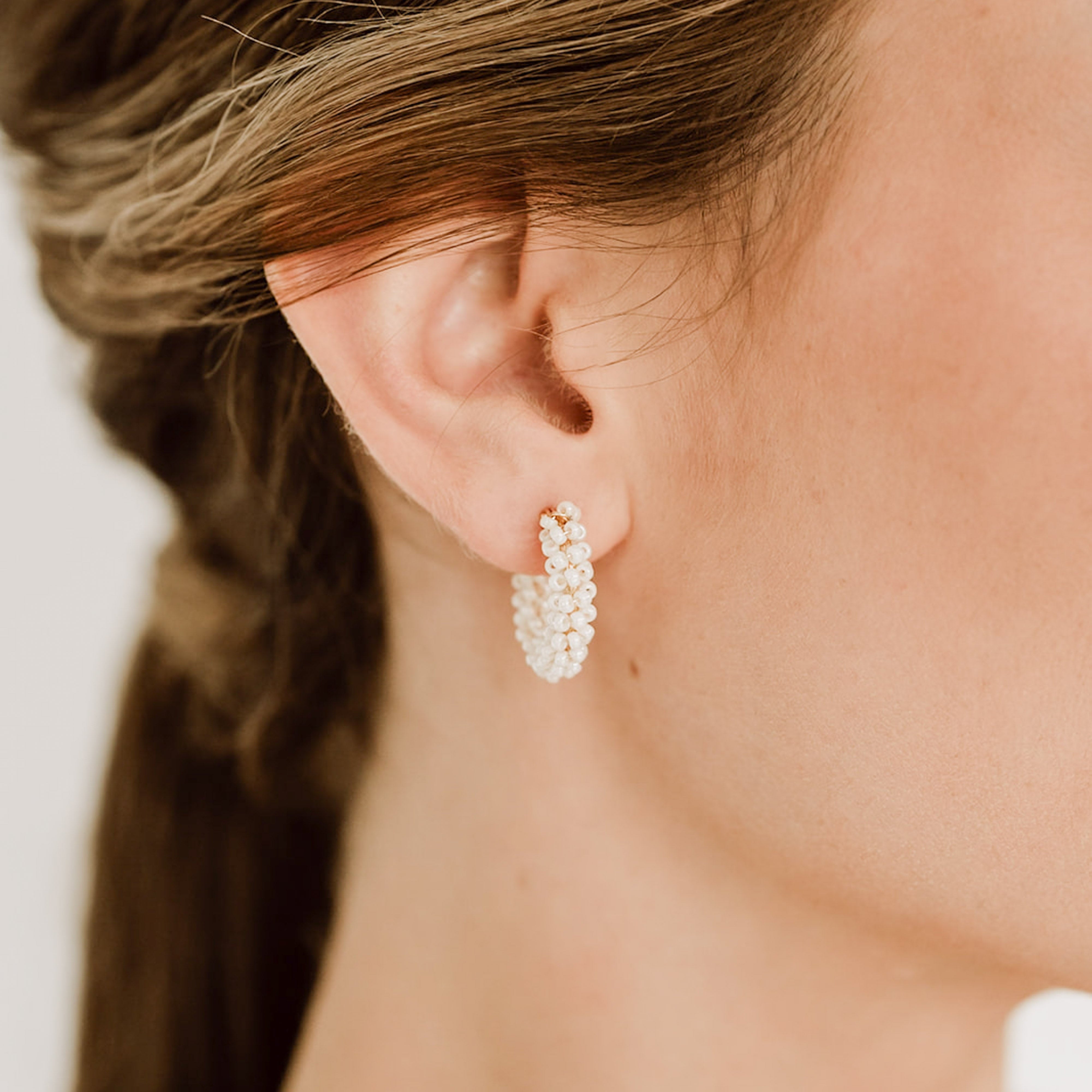 Belina | Ohrringe Hochzeit - Creolen mit kleinen Perlen
