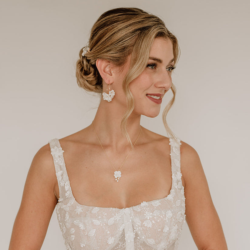 Coco | Braut Halskette mit weißer Blüte