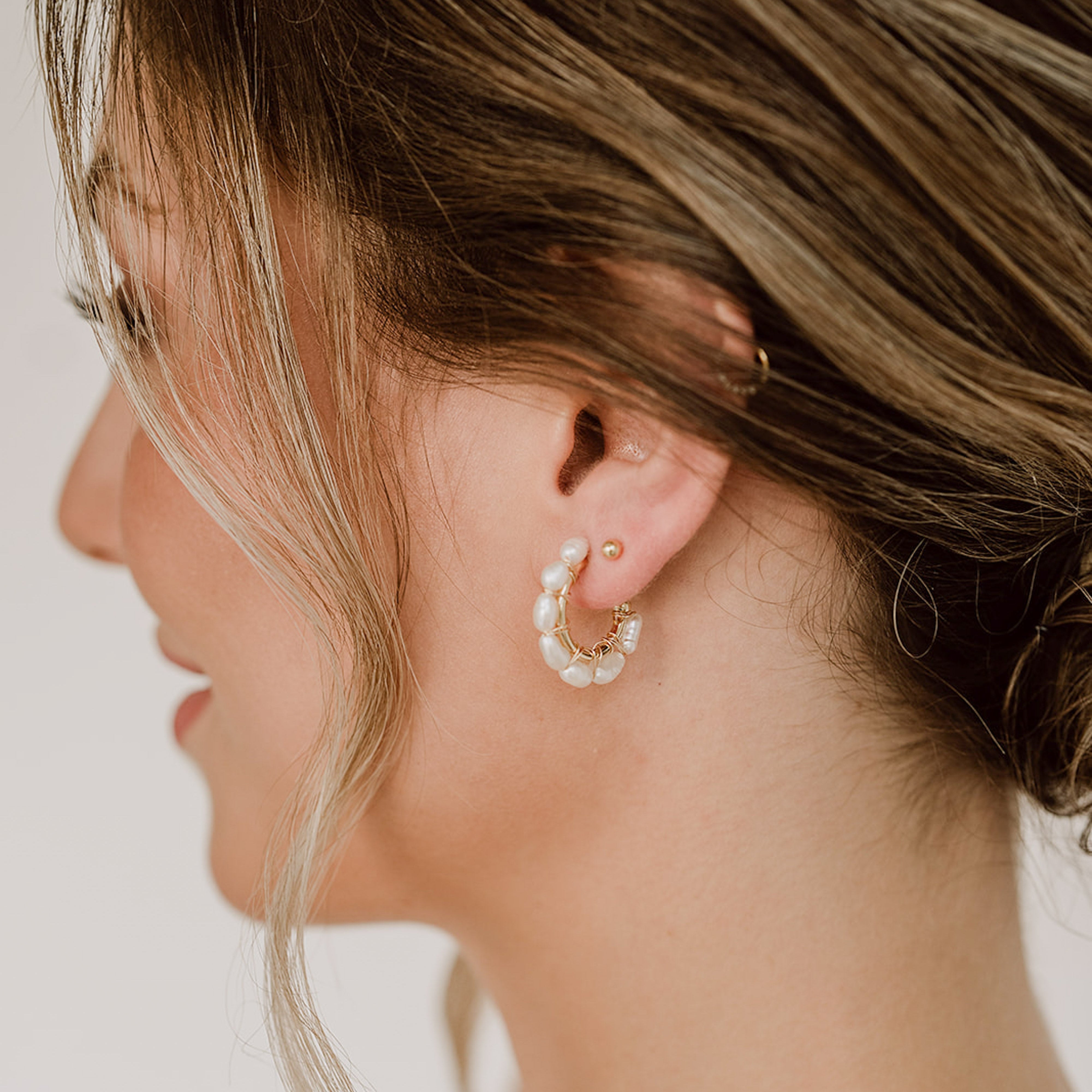 Heidi | Ohrringe Hochzeit - Creolen mit echten Perlen