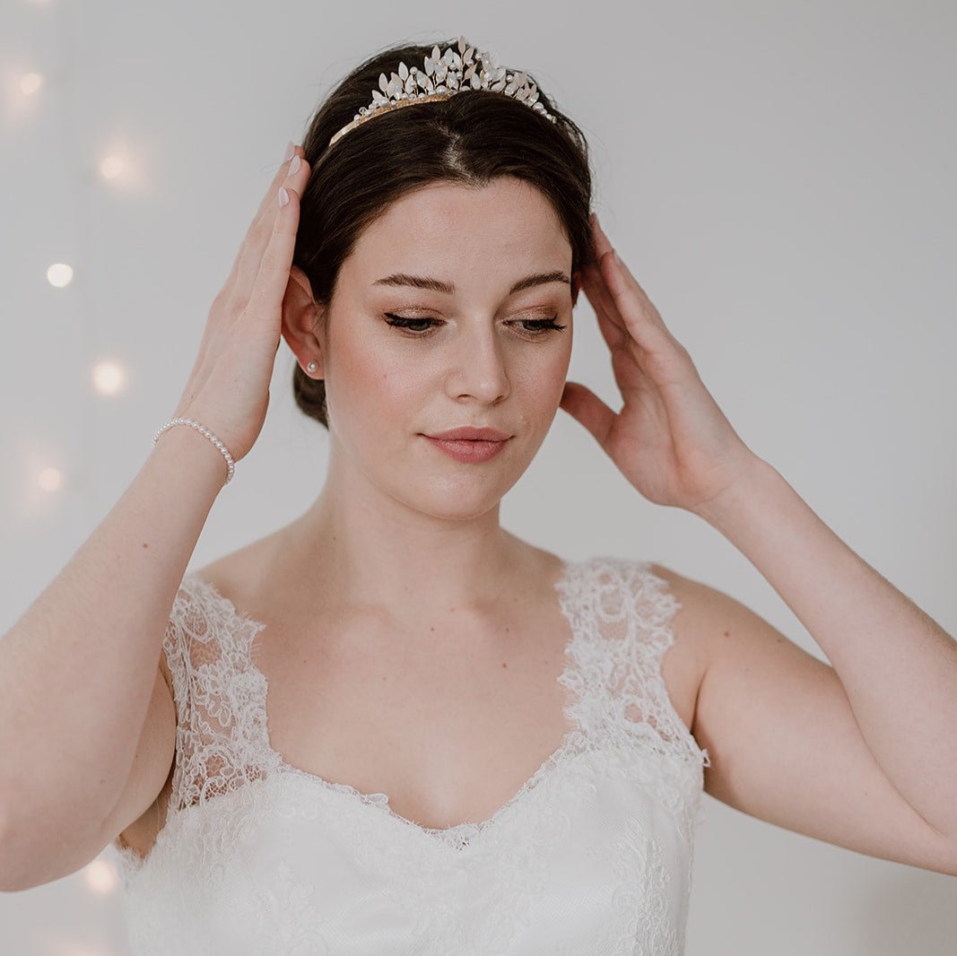 Greta | Diadem Krone - Braut Haarreif mit Perlen und Kristallen