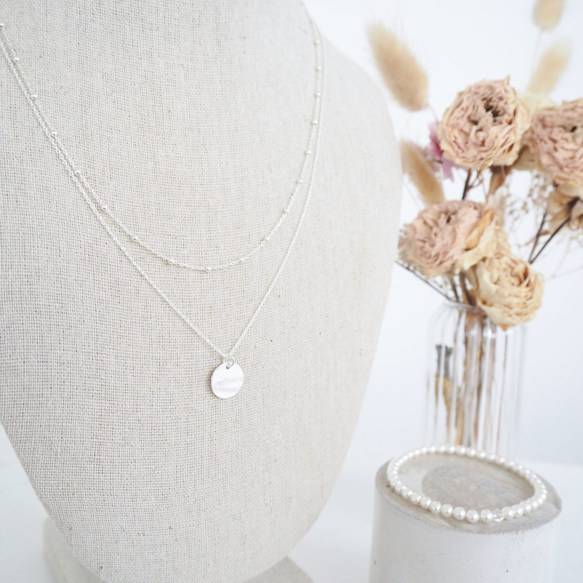 Halskette Hochzeit mit Kugeln Kaya in der Farbe Silber