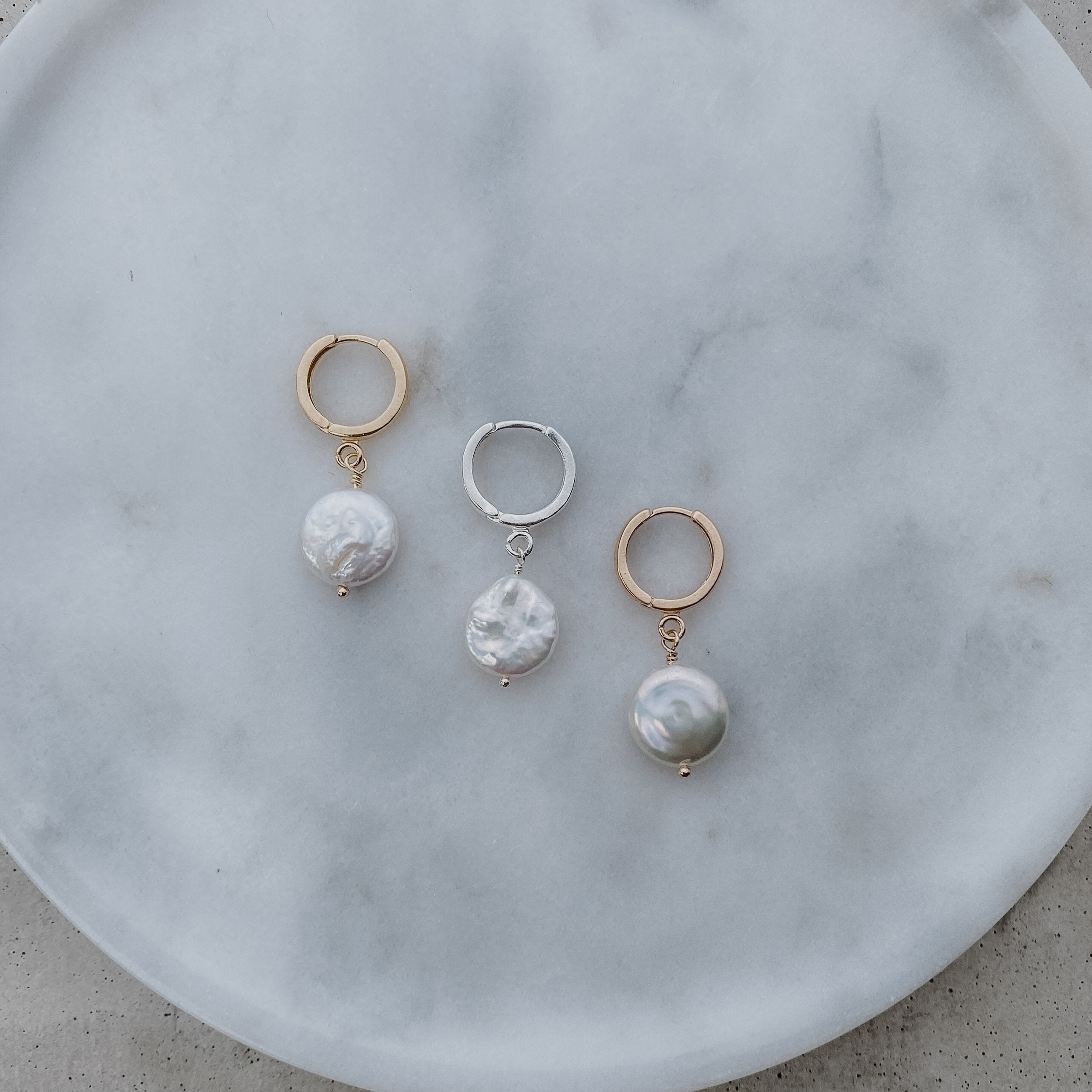 Clara | Ohrringe Hochzeit, Creolen mit Perle