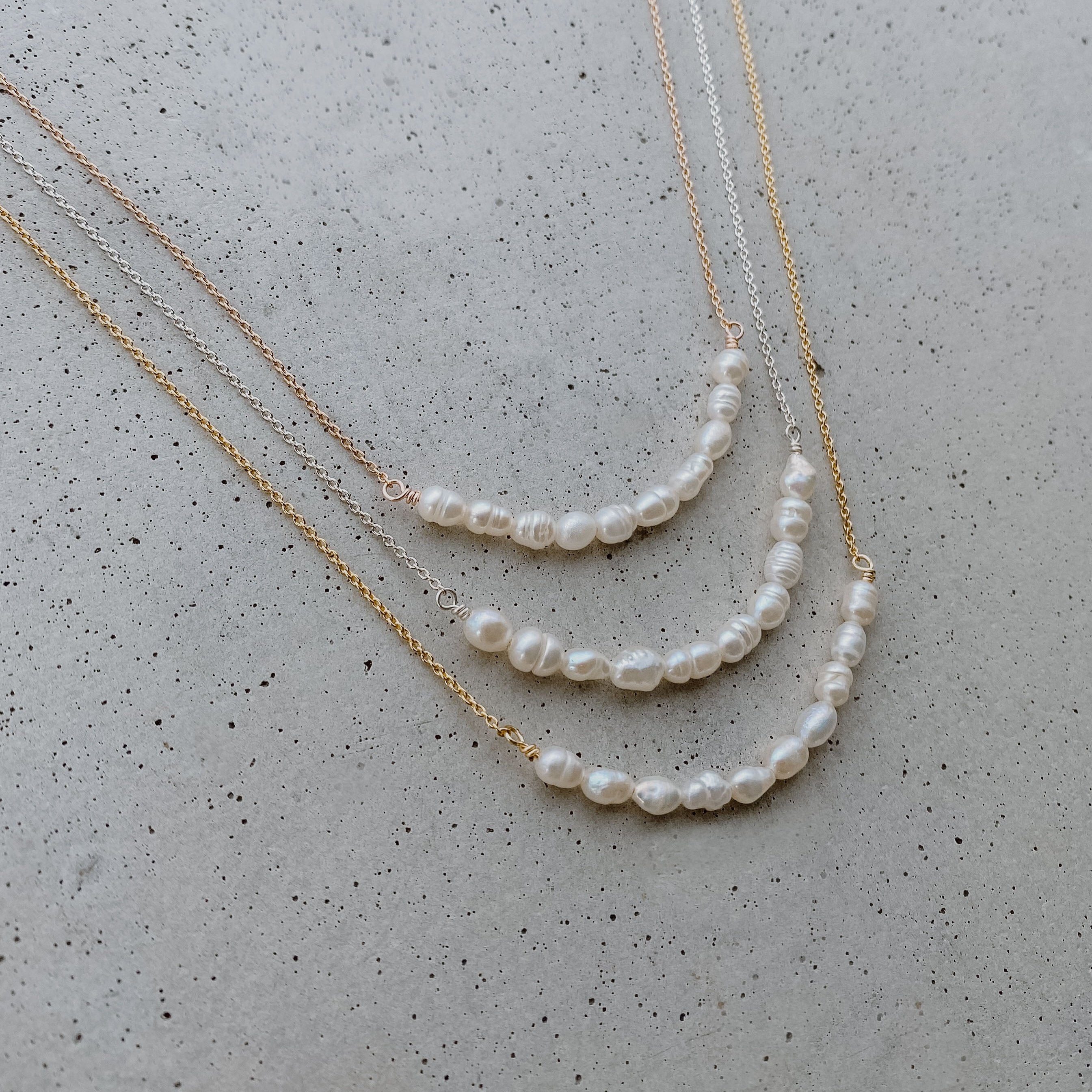 Braut Halskette mit kleinen Perlen Linn in der Farbe Gold