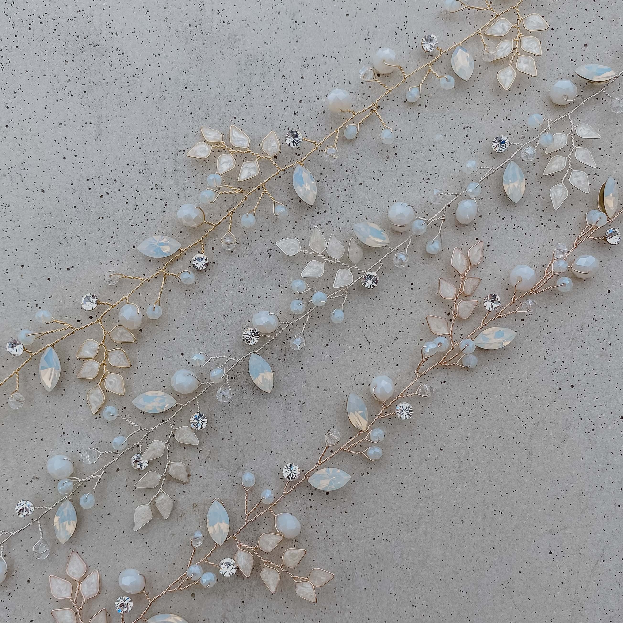 Lana | Brauthaarschmuck, Headpiece mit Blättern und Kristallen