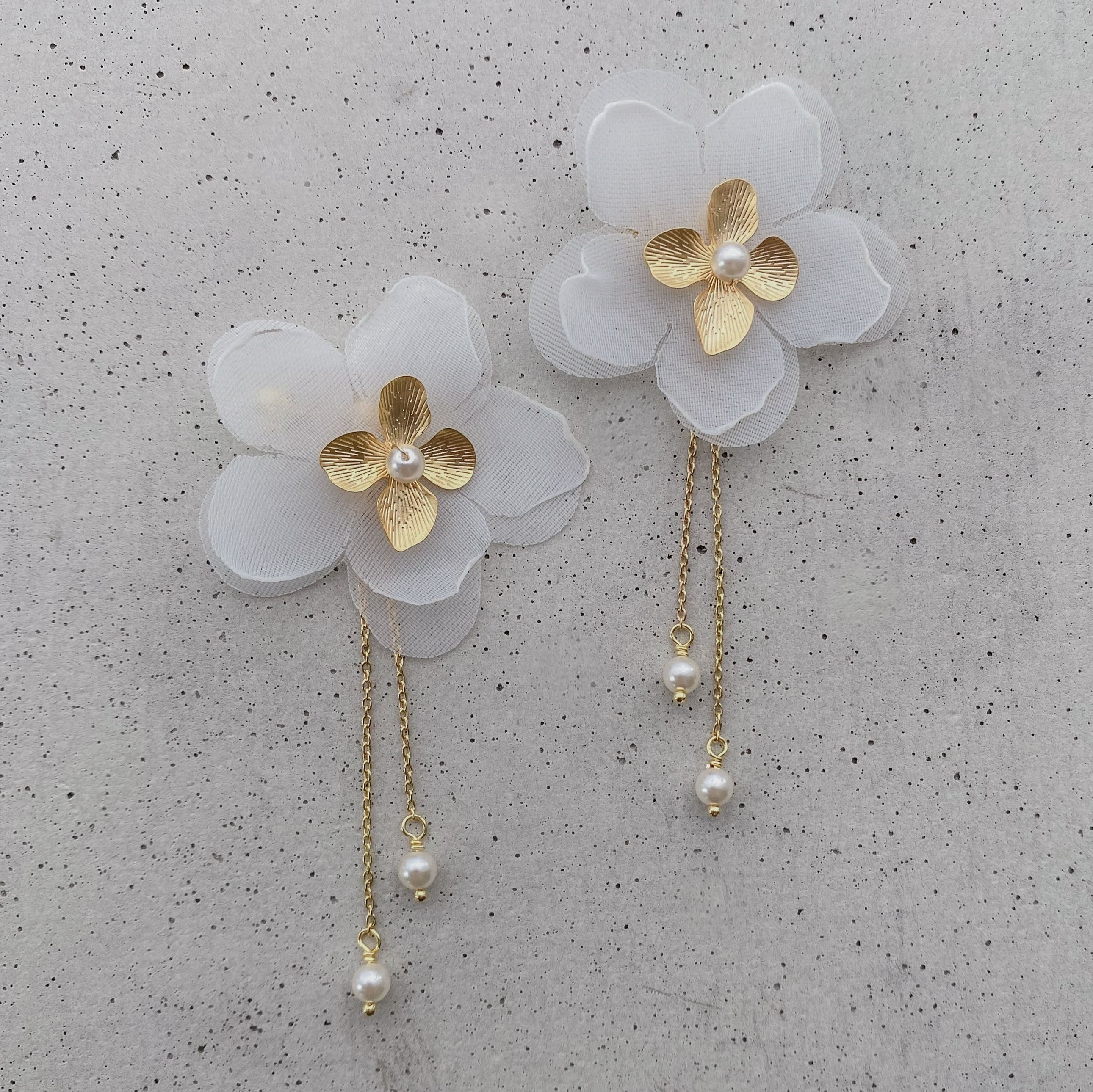 Ohrringe Hochzeit mit Blüten Babette in der Farbe Gold