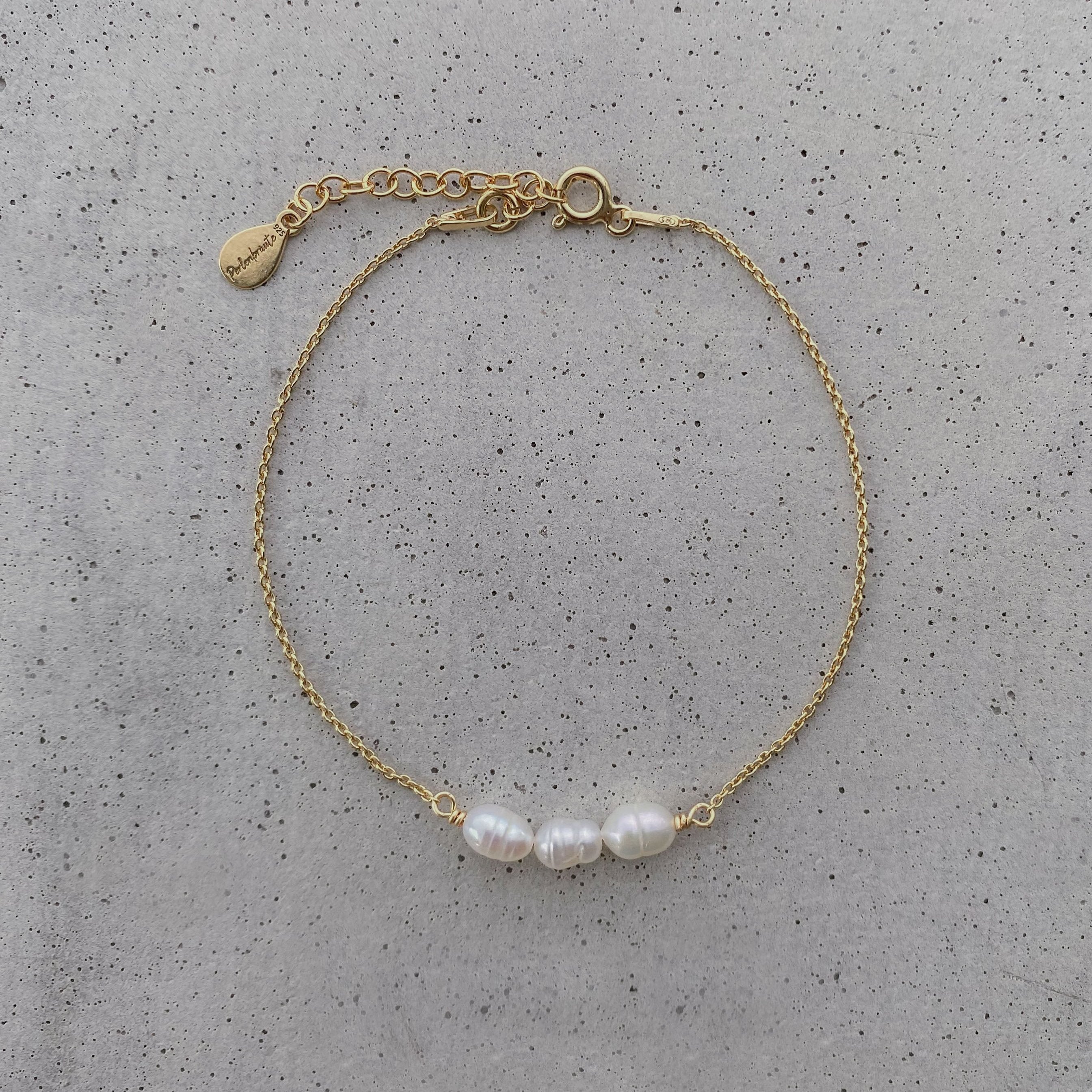 Brautarmband Amelie mit Süßwasserperlen in der Farbe Gold, 23101