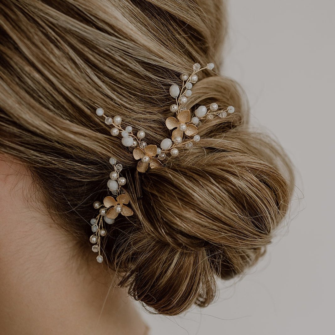 Babsi | Brauthaarschmuck - Haarnadeln mit Blüten und Perlen