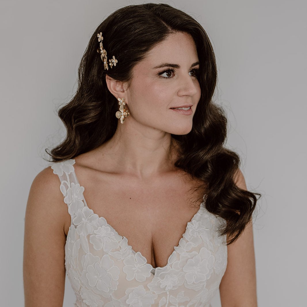 Vika Statement Ohrringe Hochzeit mit Blüten in der Farbe Gold, 22216