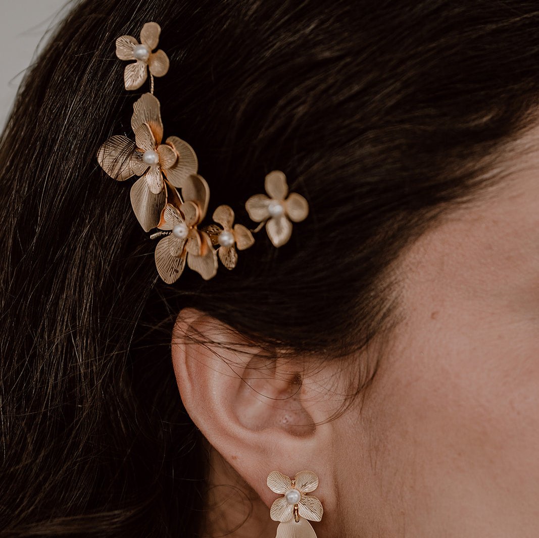 Vika | Haarschmuck Hochzeit, Haarnadeln mit Blüten und Perlen