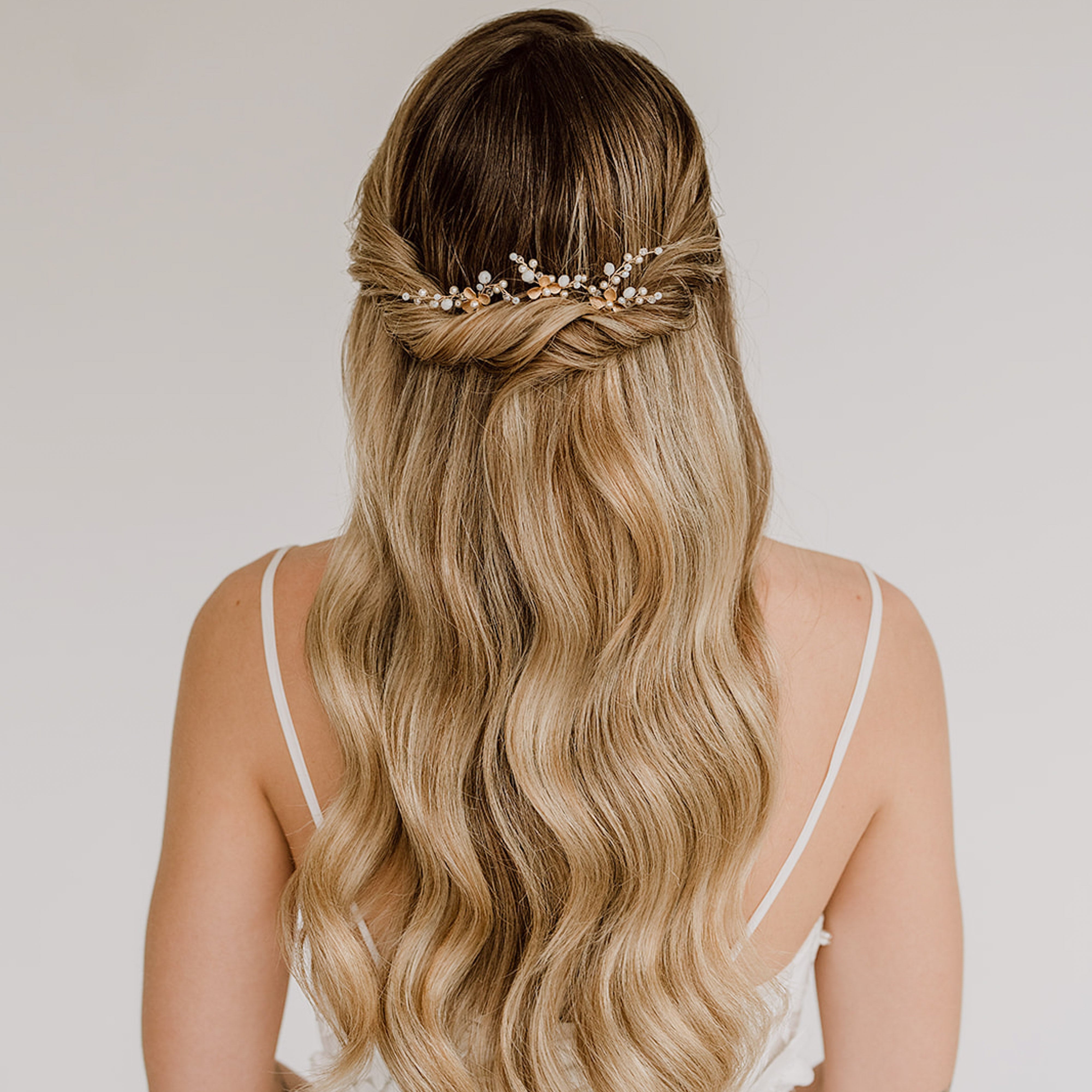 Babsi | Brauthaarschmuck - Haarnadeln mit Blüten und Perlen