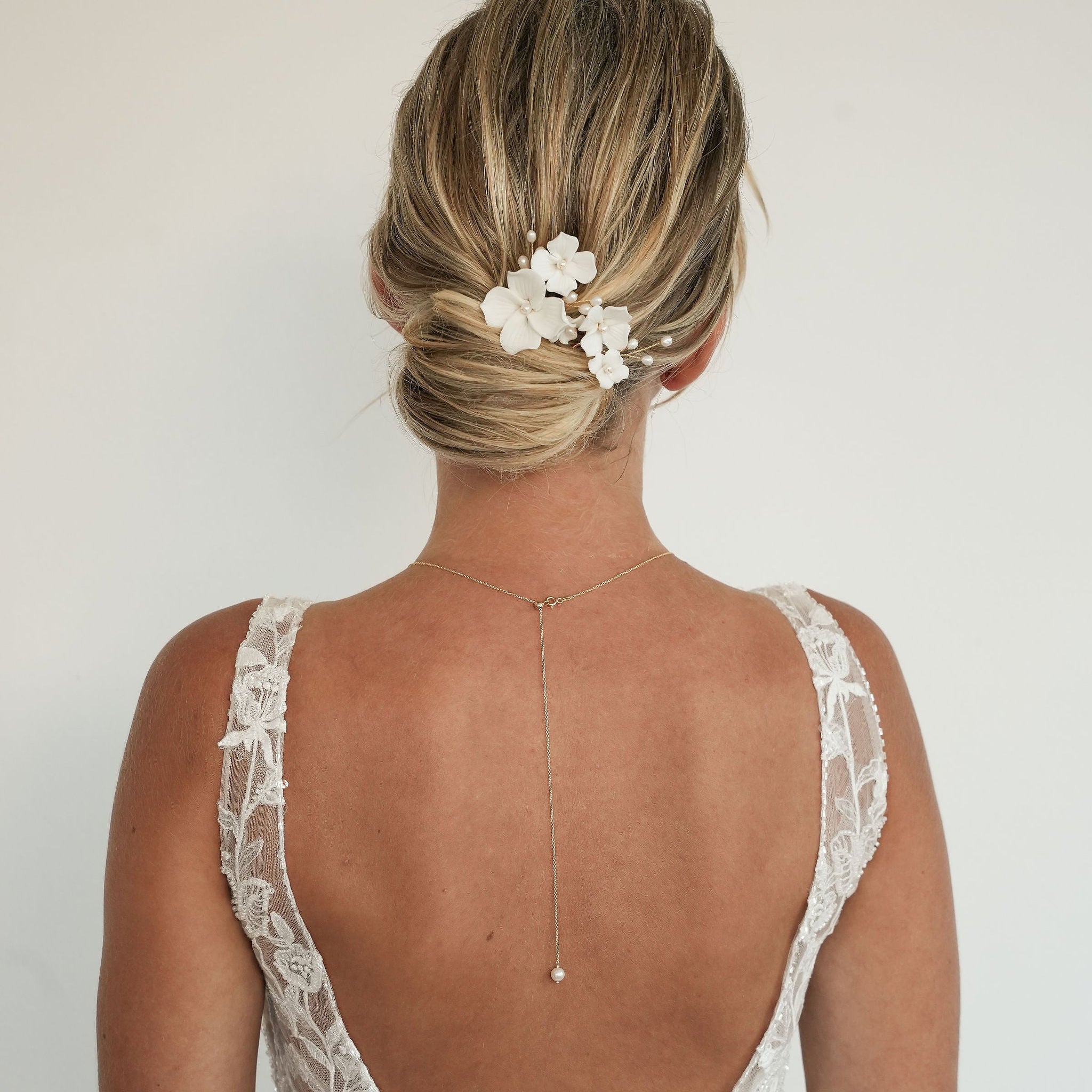 Coco | Braut Haarschmuck - Haarnadeln mit weißen Blüten und echten Perlen