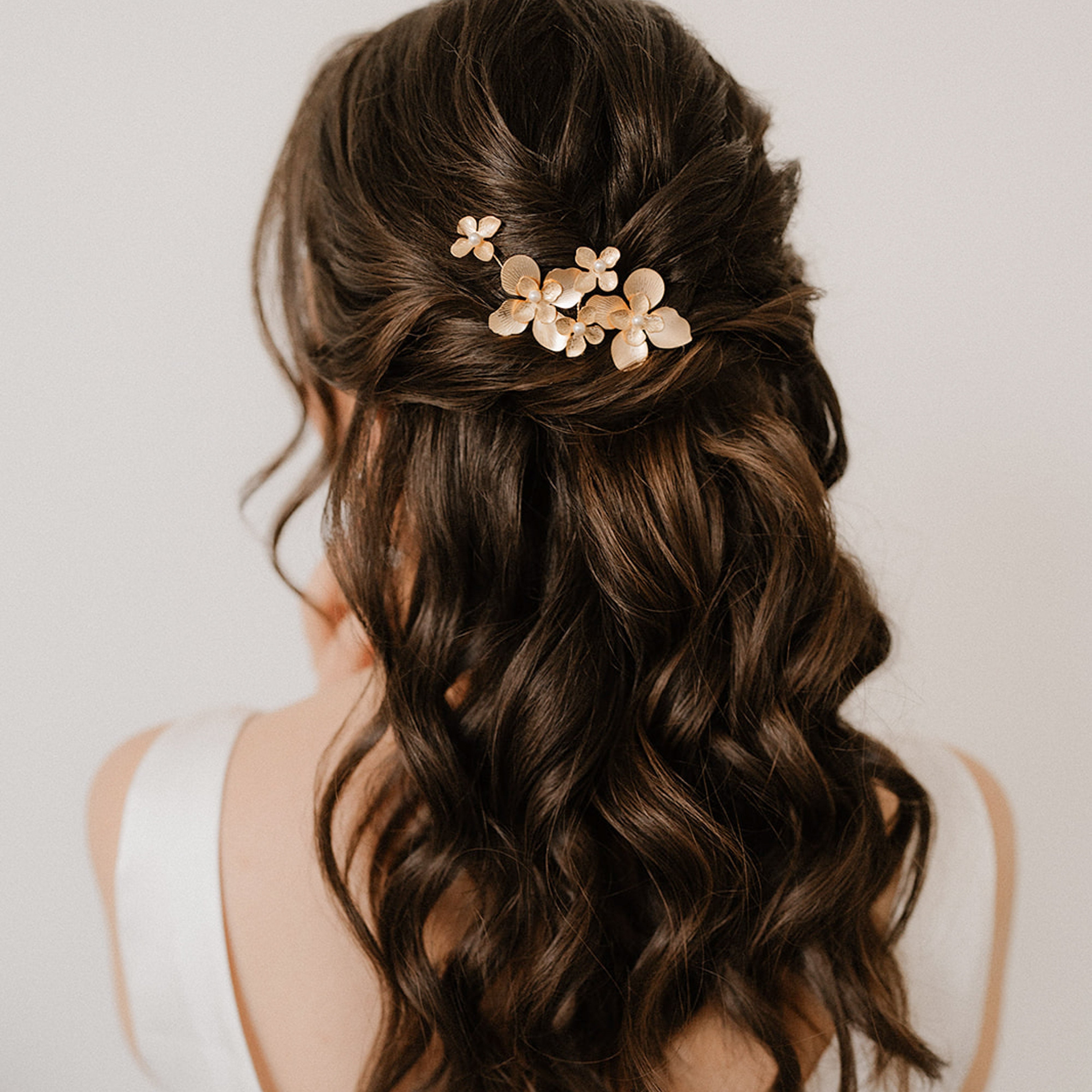 Vika | Haarschmuck Hochzeit - Haarnadeln mit Blüten und Perlen