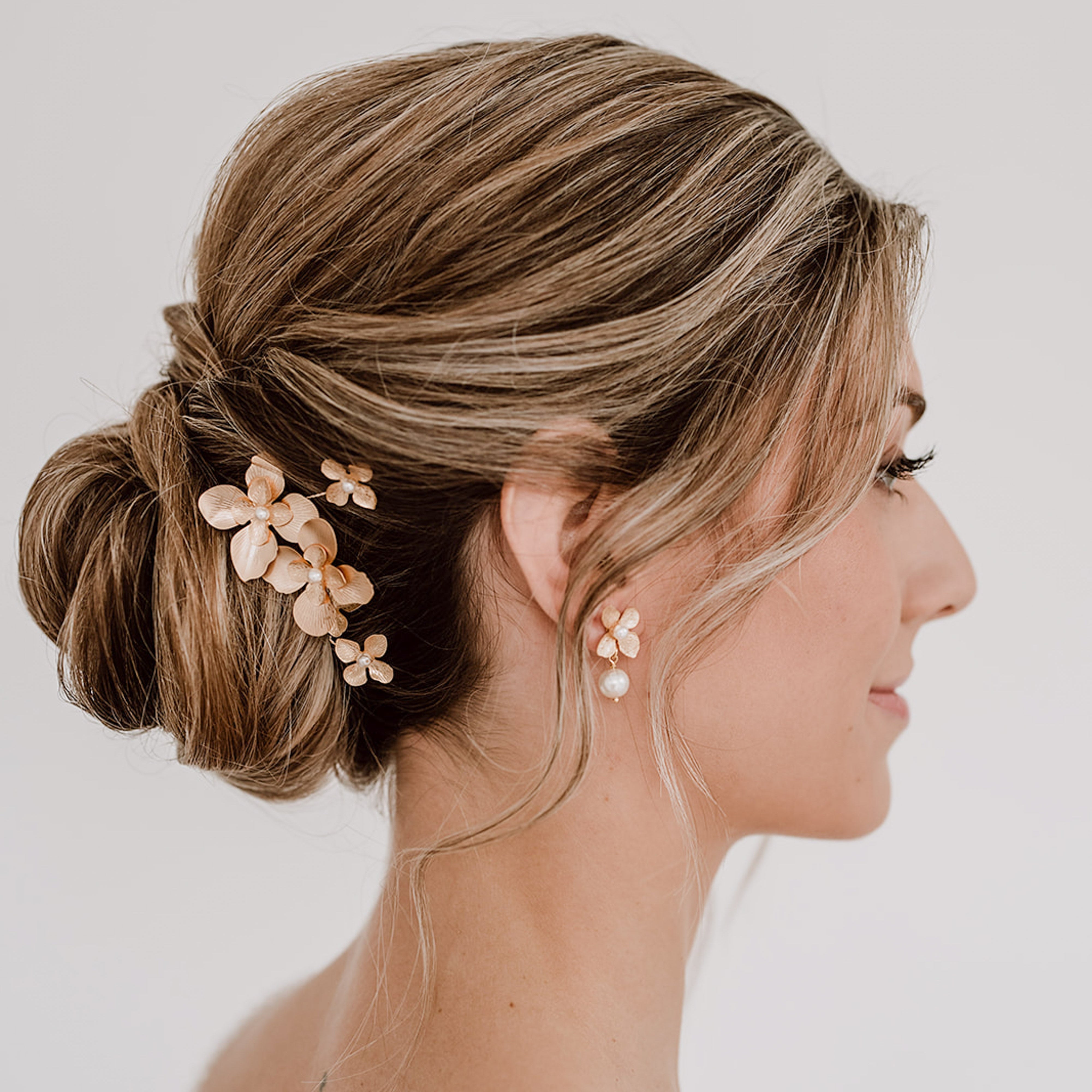 Vika | Haarschmuck Hochzeit - Haarnadeln mit Blüten und Perlen