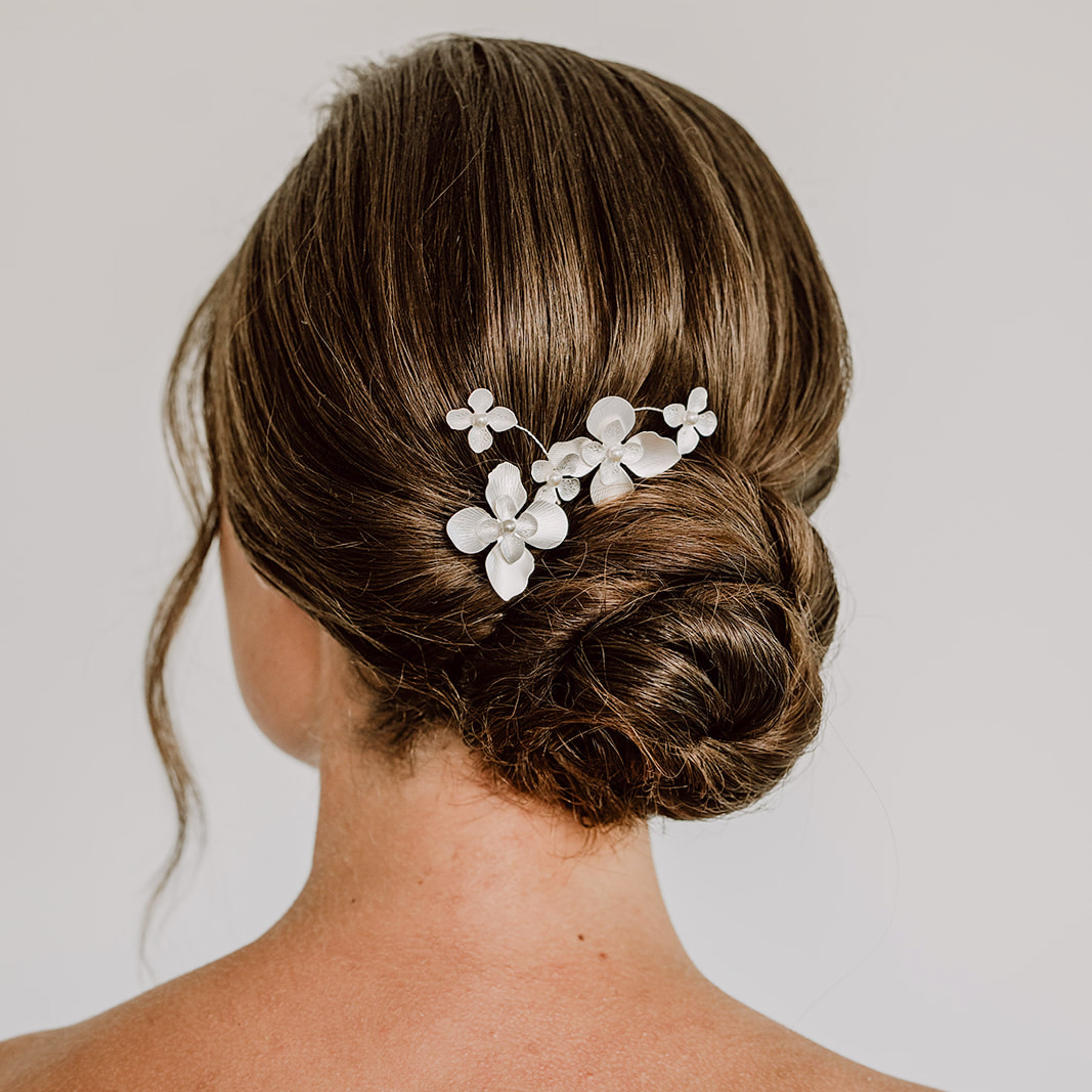 Vika | Haarschmuck Hochzeit - Haarnadeln mit Blüten und Perlen