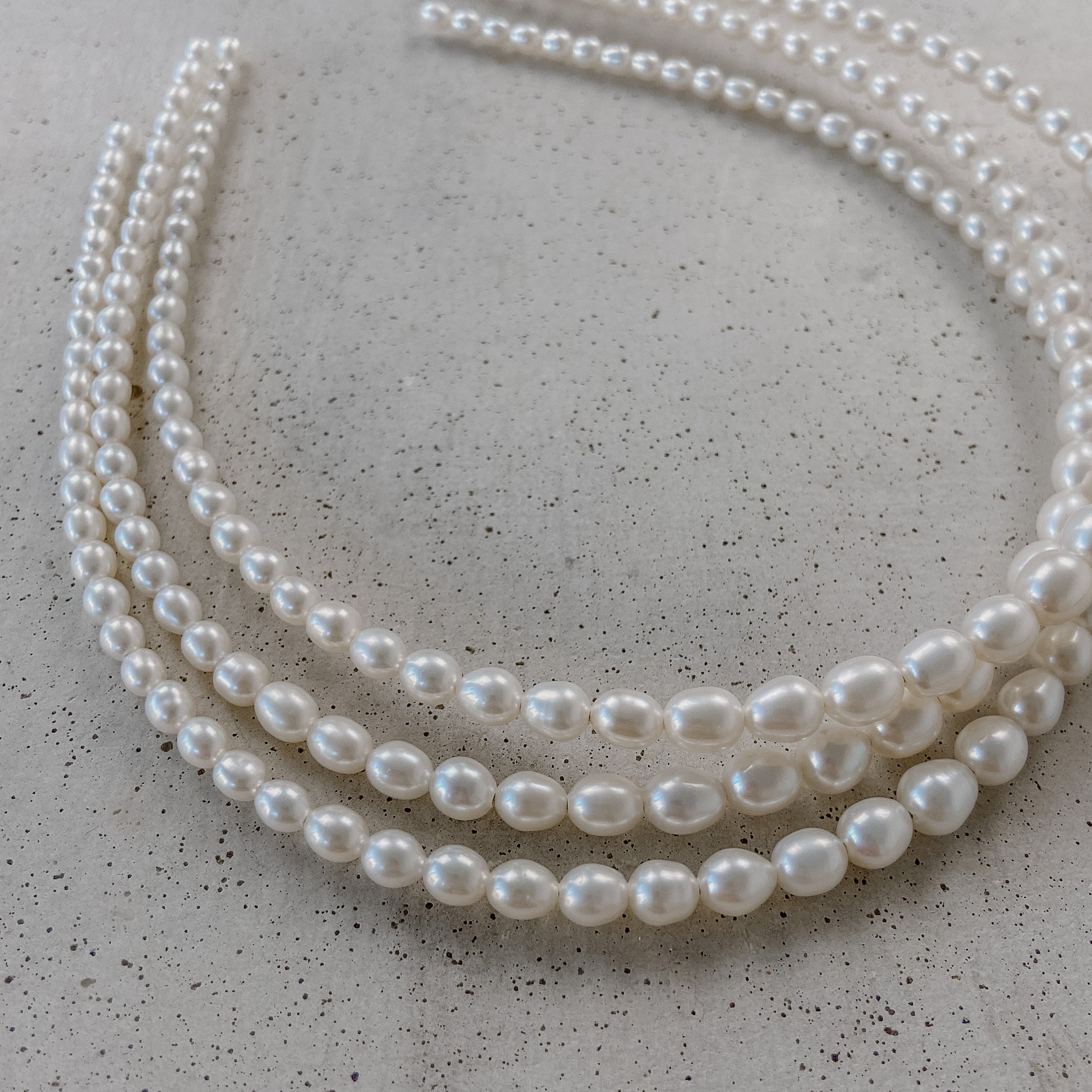 Amelie | Brauthaarschmuck - Haarreif mit echten Süßwasserperlen