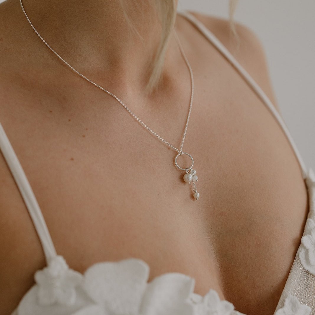 Halskette Hochzeit mit Perlen und Kreisanhänger Toni in der Farbe Silber