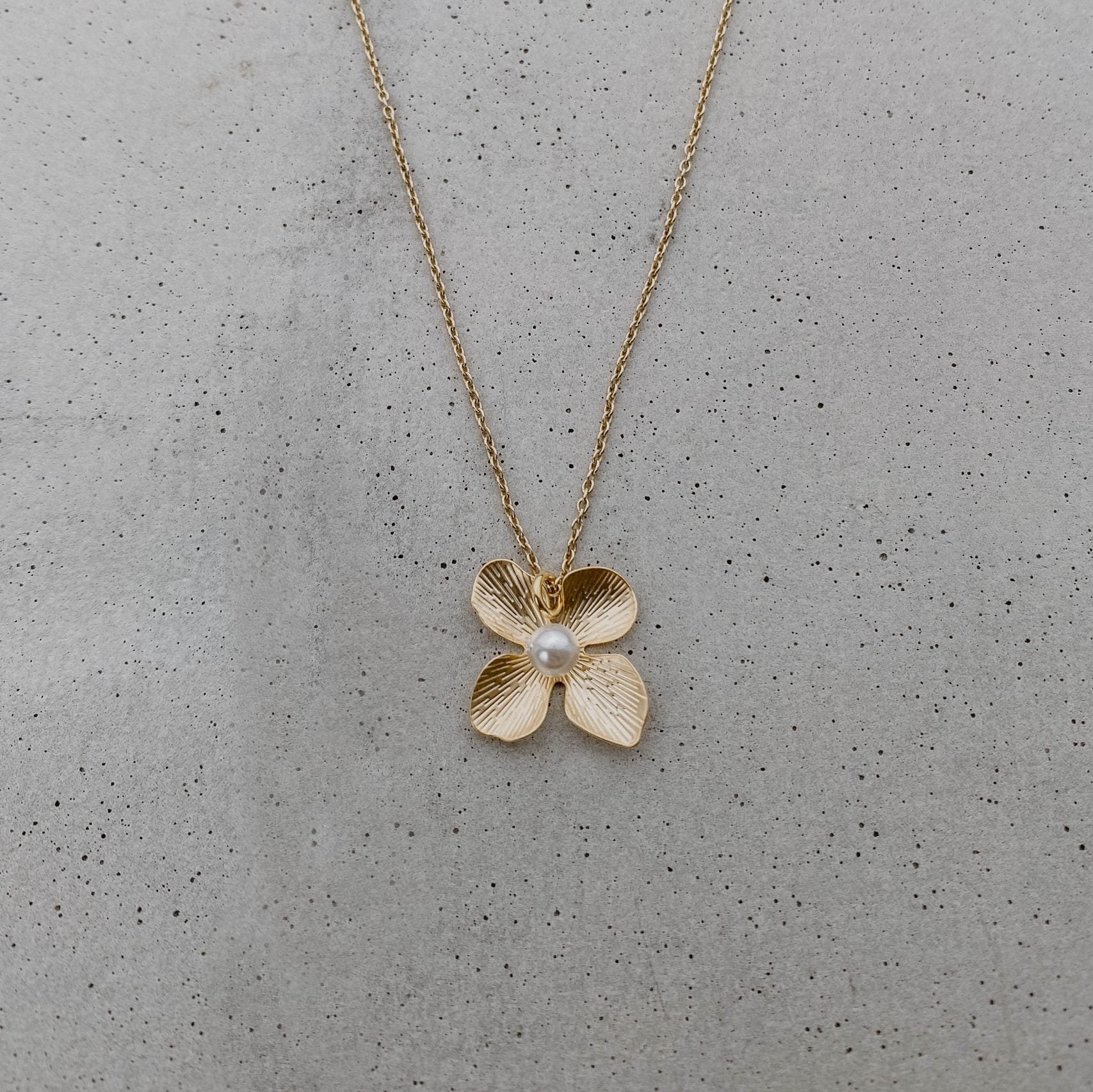 Halskette Hochzeit mit Blüte Victoria in der Farbe Gold