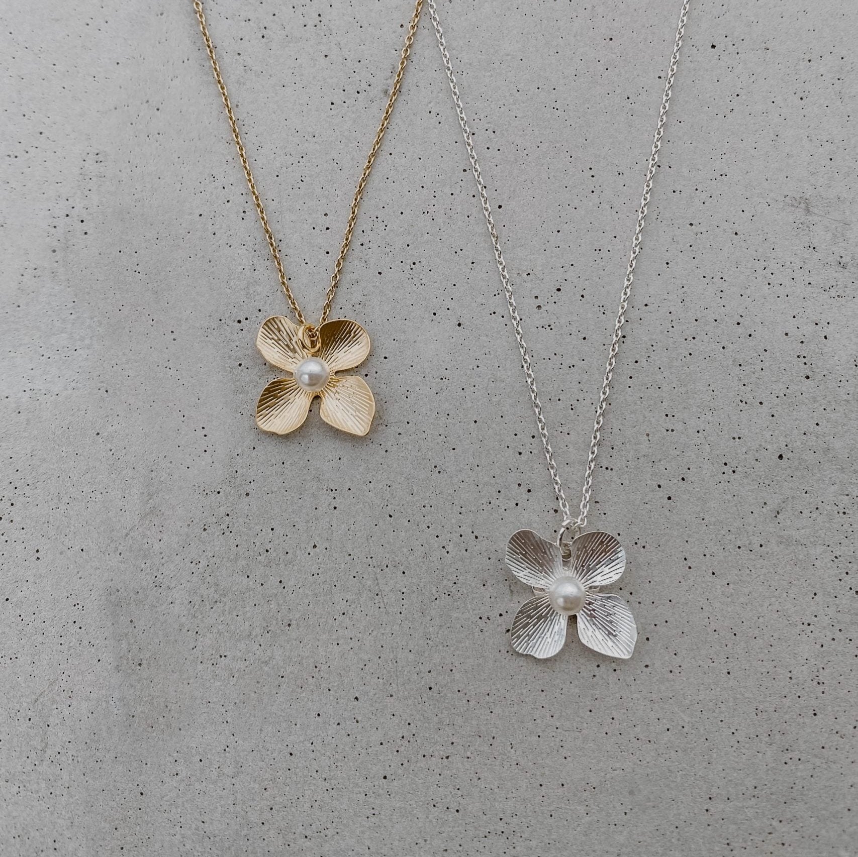 Halskette Hochzeit mit Blüte Victoria in der Farbe Gold