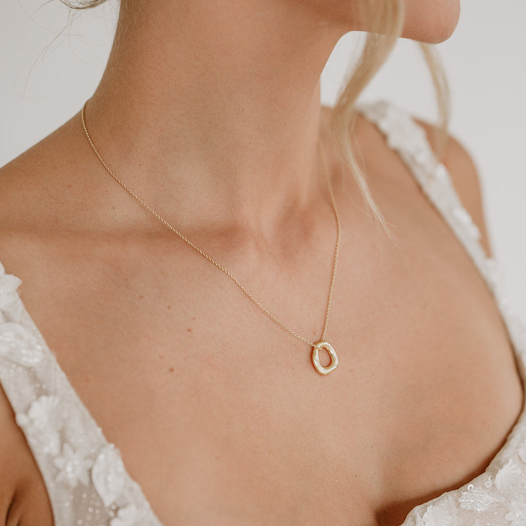 Allora | Braut Halskette mit rundem Anhänger