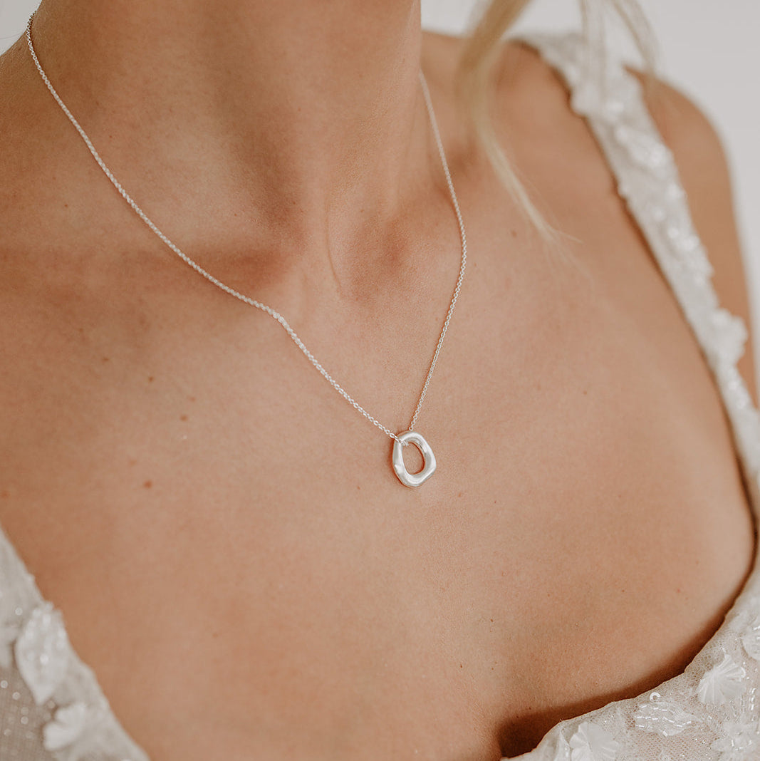 Allora | Braut Halskette mit rundem Anhänger