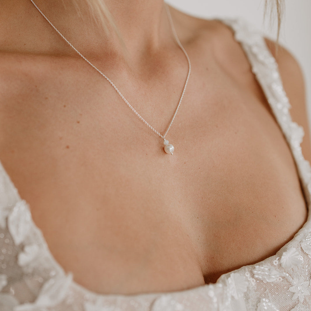Ari | Halskette Braut mit Perle und Kristall dezent