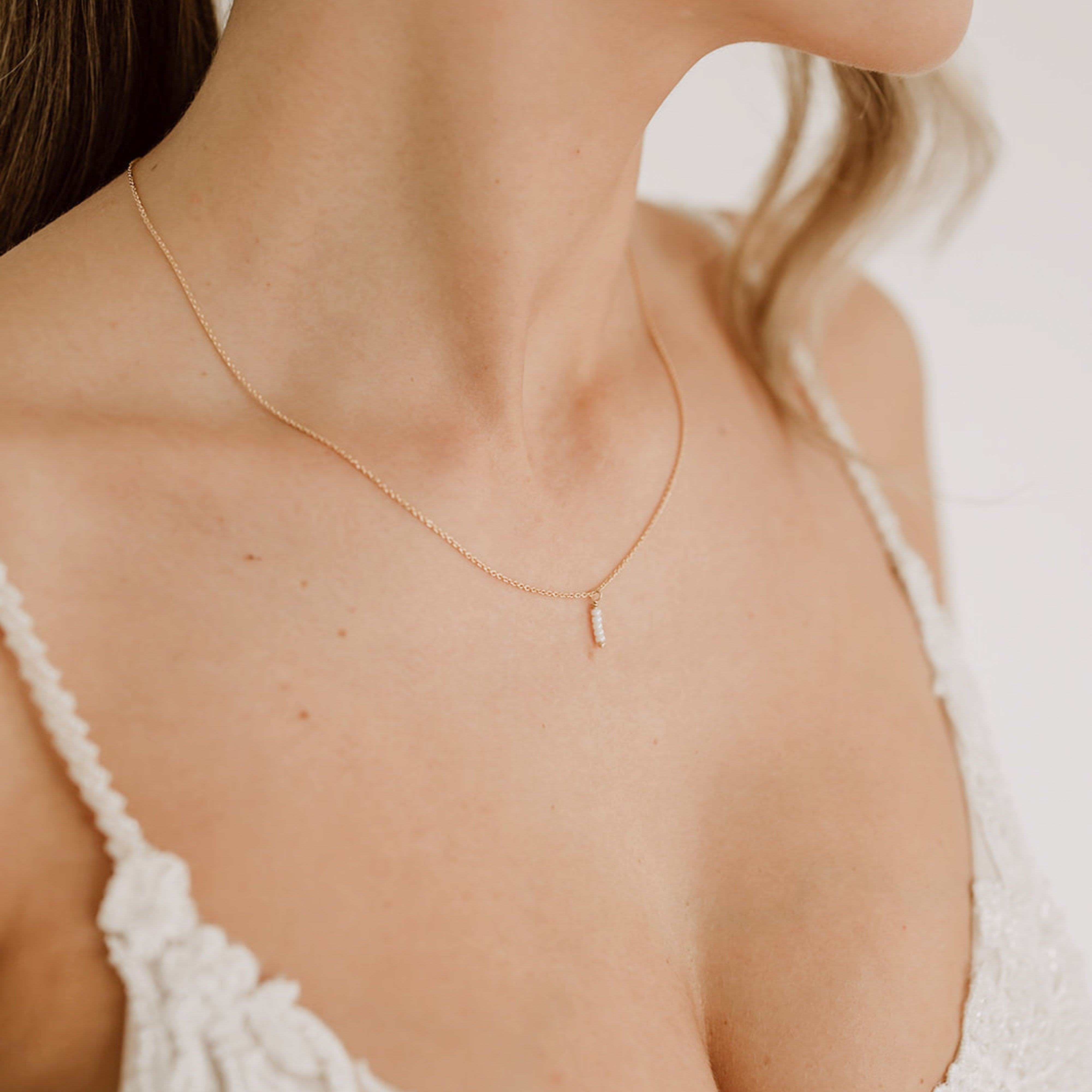 Belina | Brauthalskette dezent mit kleinen Perlen