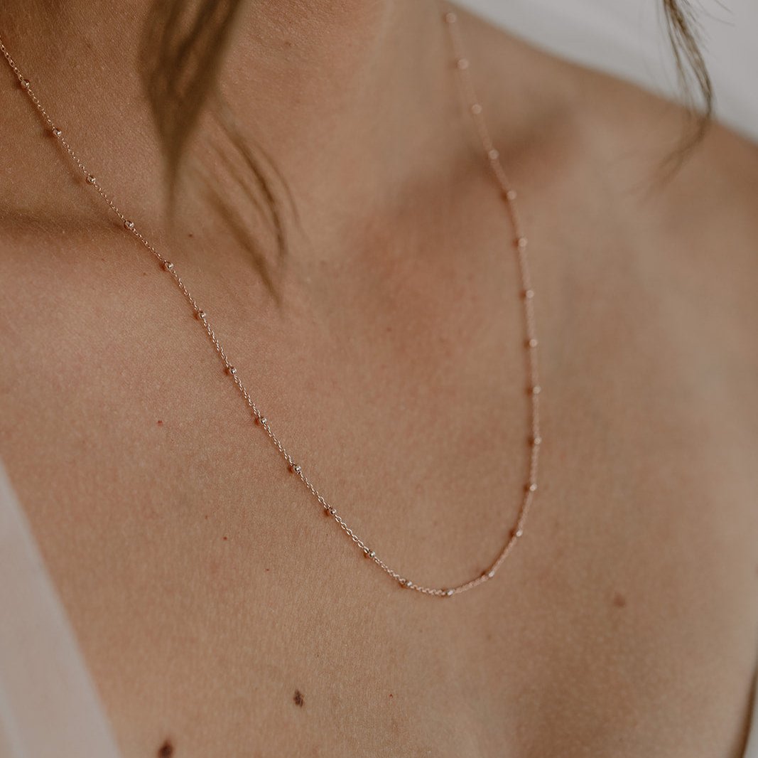 Halskette Hochzeit mit Kugeln Kaya in der Farbe Roségold