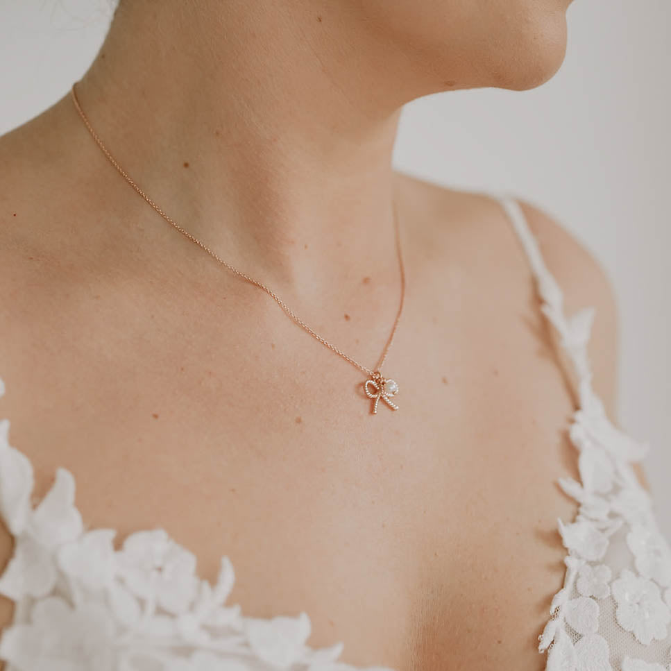 Pinella | Halskette Braut mit Schleife und Perle