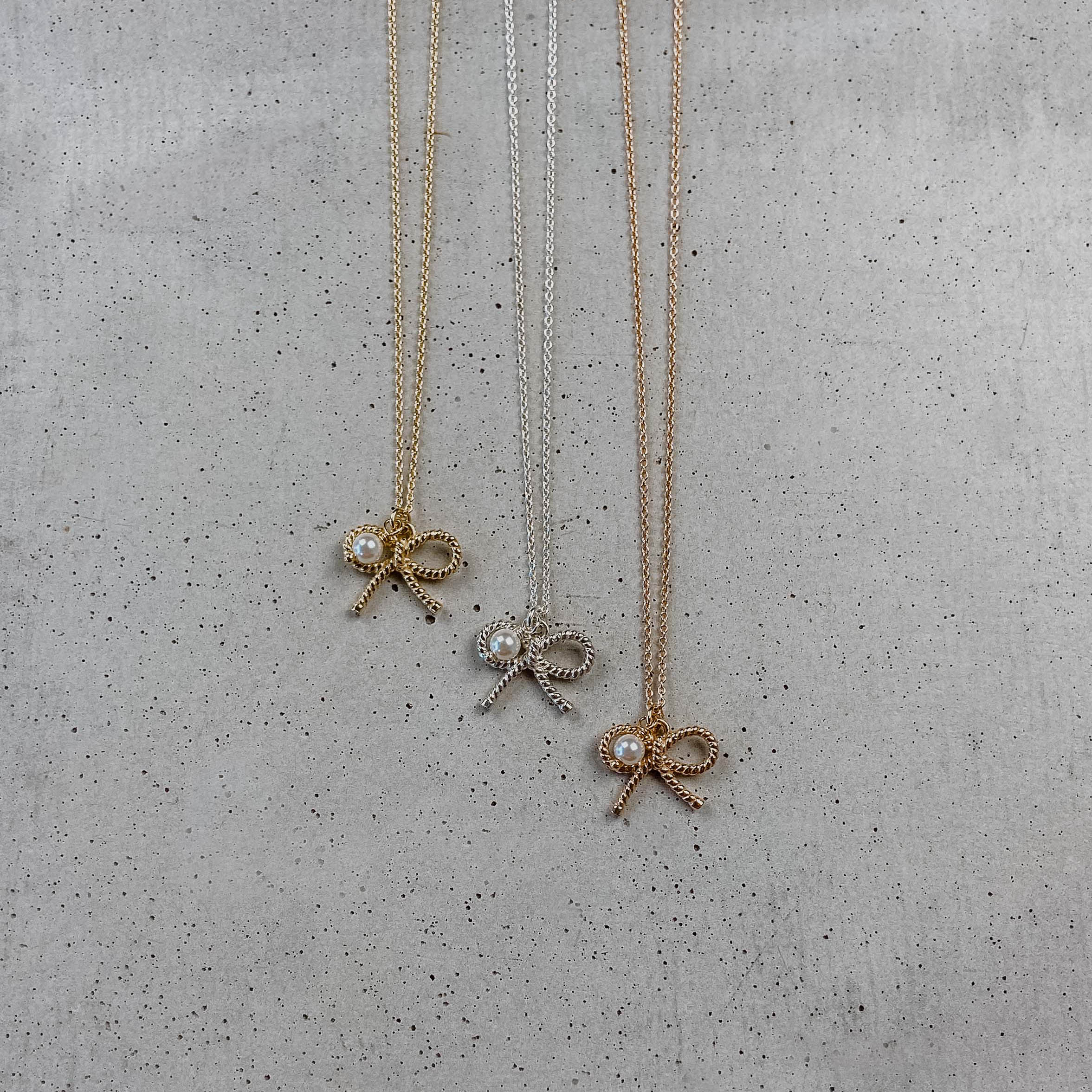 Pinella | Halskette Braut mit Schleife und Perle