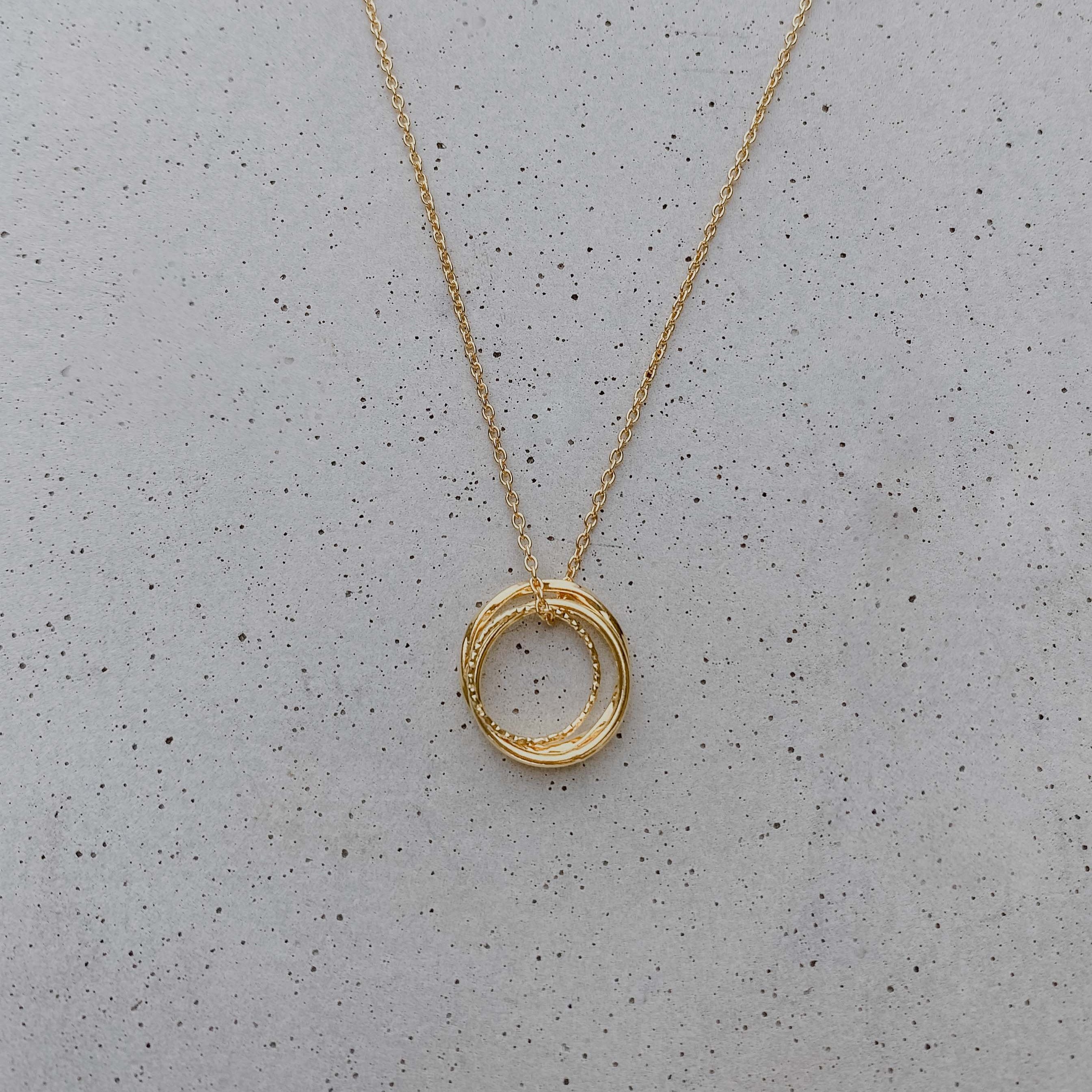 Brautkette mit Kreisanhängern Toni Trio in der Farbe Gold