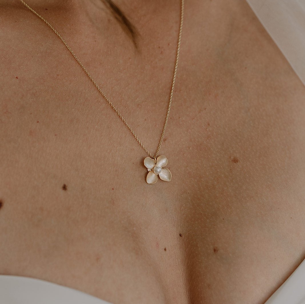 Halskette Hochzeit mit Blüte Victoria in der Farbe Gold