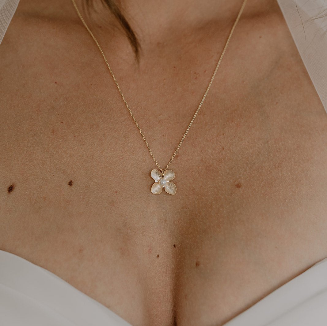 Halskette Hochzeit mit Blüte Victoria in der Farbe Gold